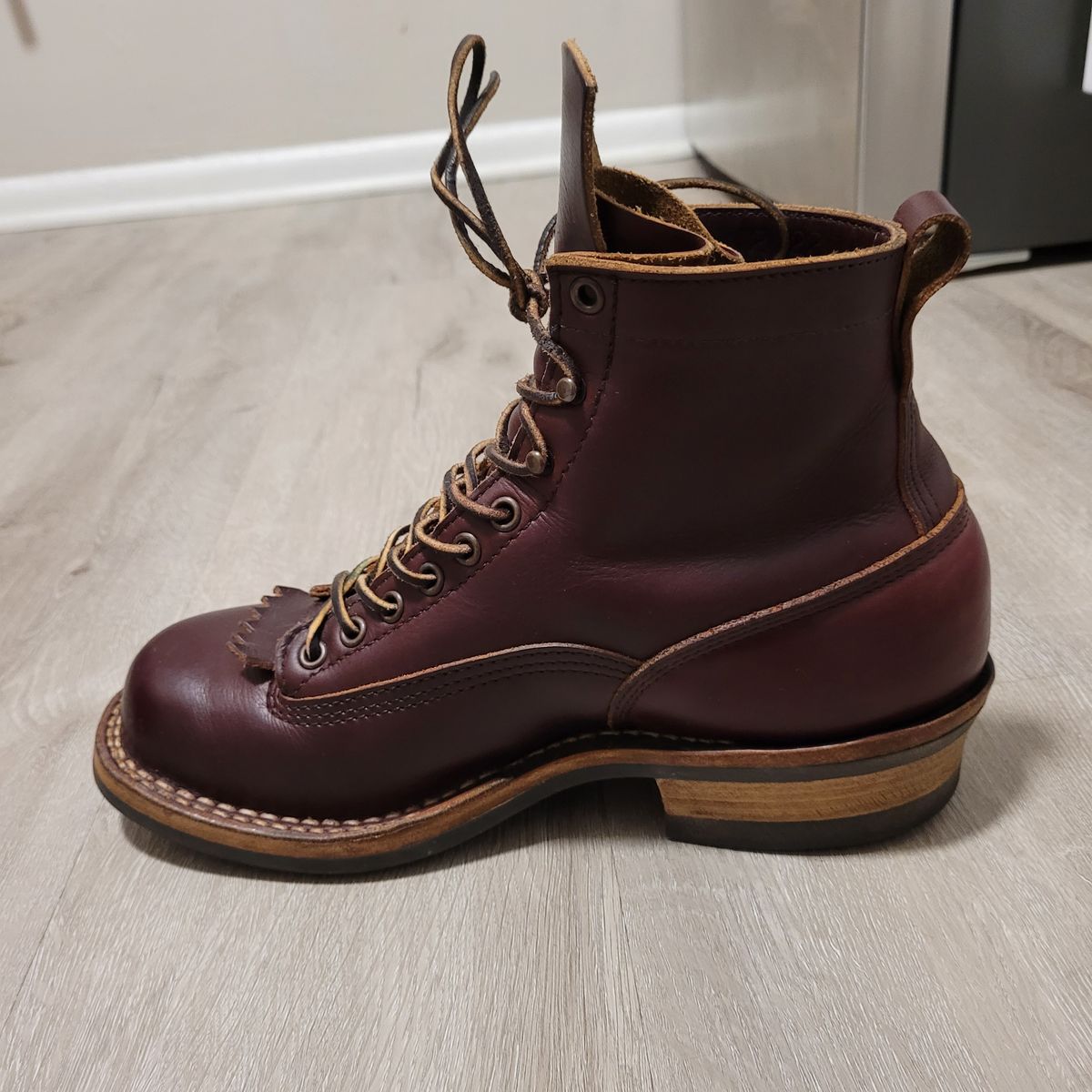 Photo by mr.himothy on October 2, 2023 of the White's 350 Cutter in Horween Burgundy Chromexcel.