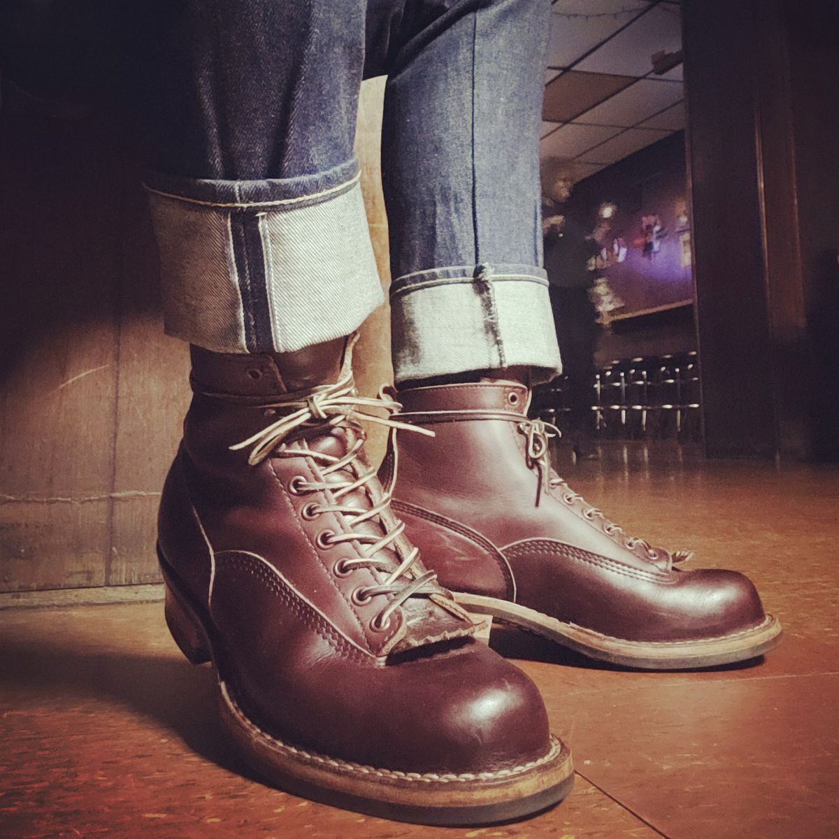 Photo by mr.himothy on November 3, 2023 of the White's 350 Cutter in Horween Burgundy Chromexcel.
