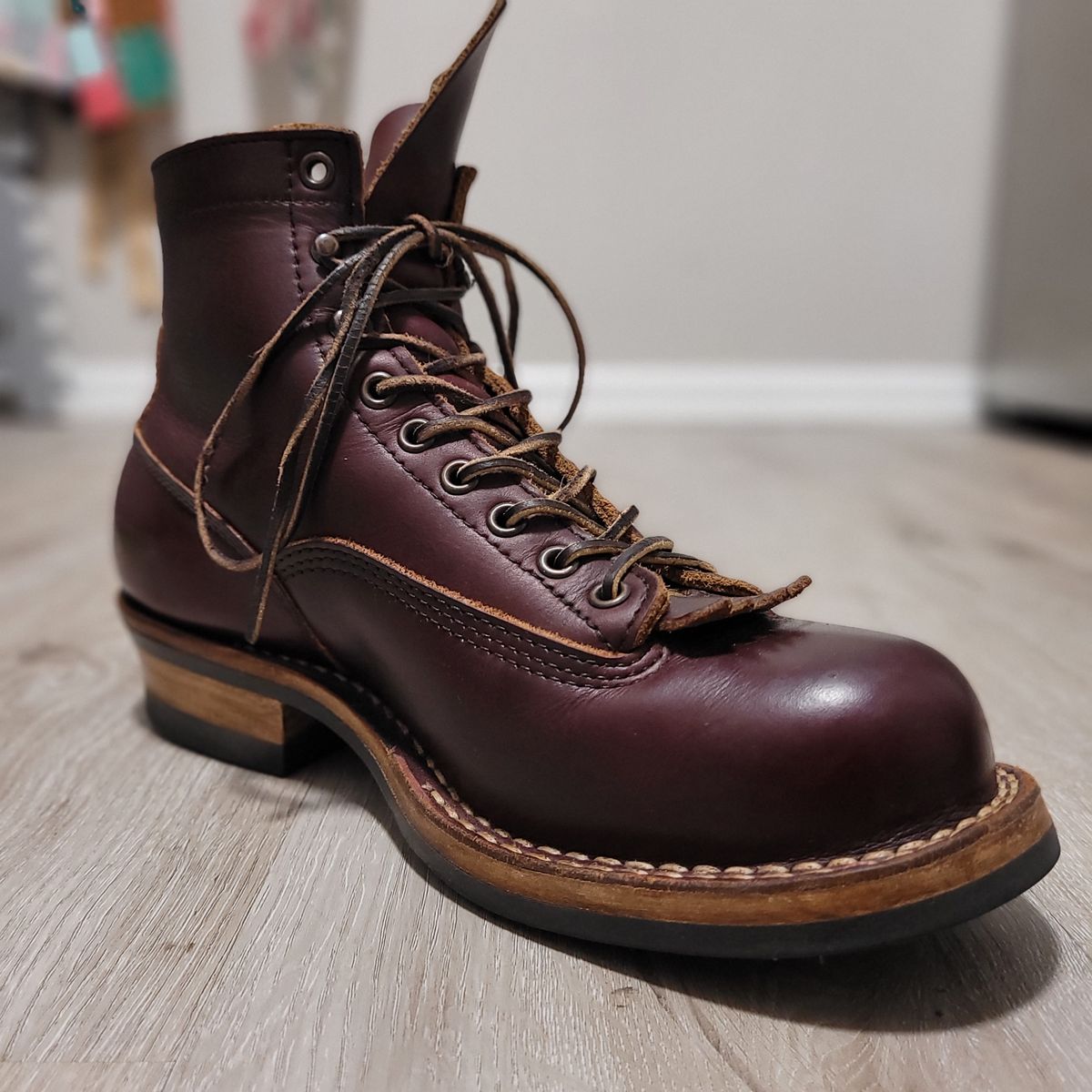 Photo by mr.himothy on November 3, 2023 of the White's 350 Cutter in Horween Burgundy Chromexcel.