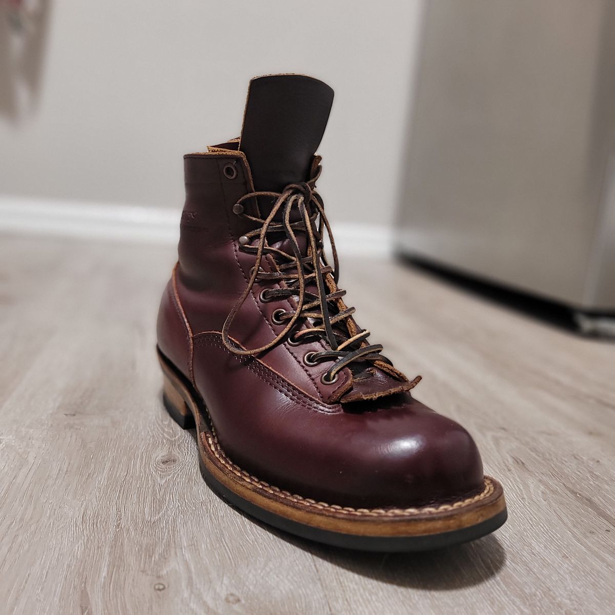 Photo by mr.himothy on November 3, 2023 of the White's 350 Cutter in Horween Burgundy Chromexcel.