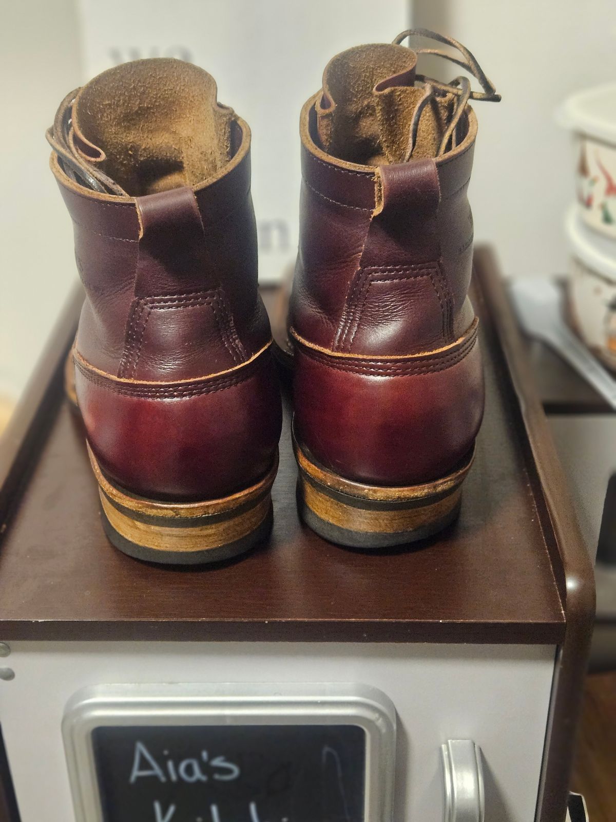 Photo by mr.himothy on January 5, 2024 of the White's 350 Cutter in Horween Burgundy Chromexcel.
