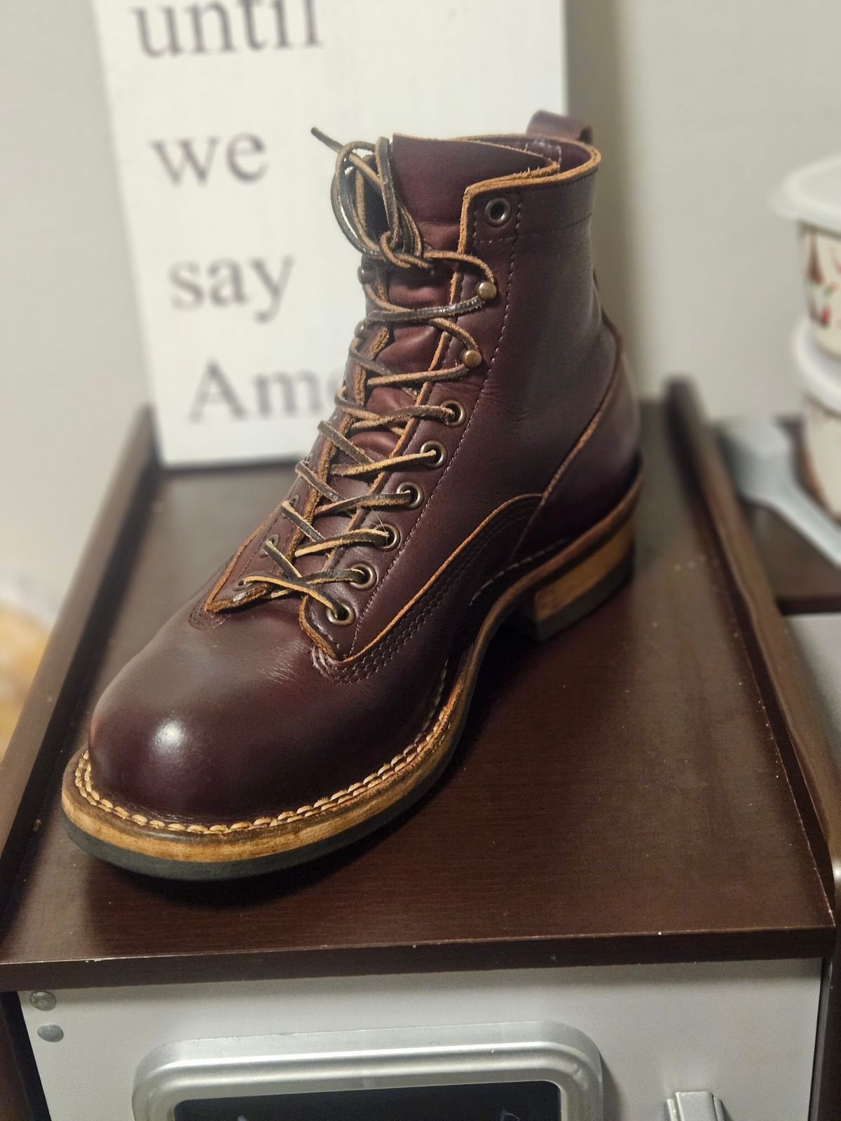 Photo by mr.himothy on January 5, 2024 of the White's 350 Cutter in Horween Burgundy Chromexcel.
