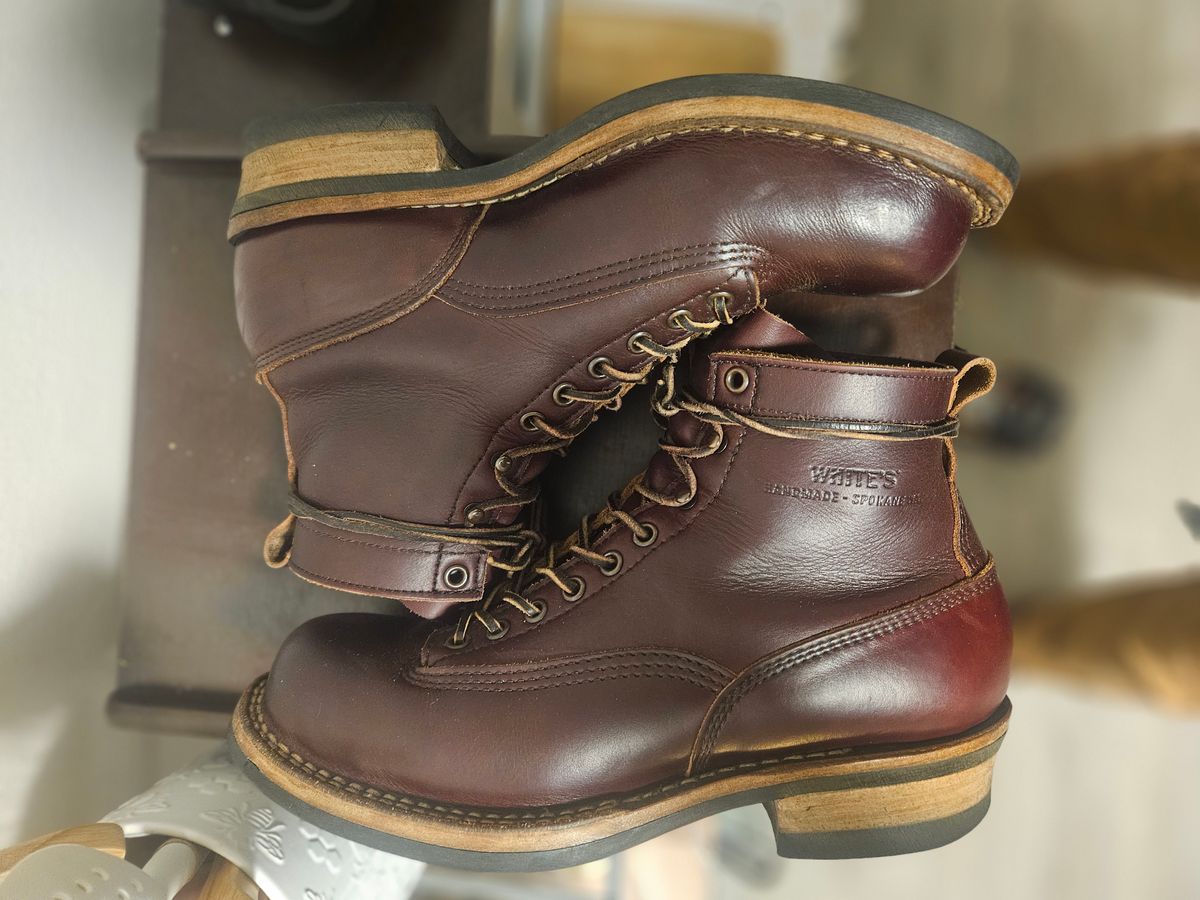 Photo by mr.himothy on February 5, 2024 of the White's 350 Cutter in Horween Burgundy Chromexcel.