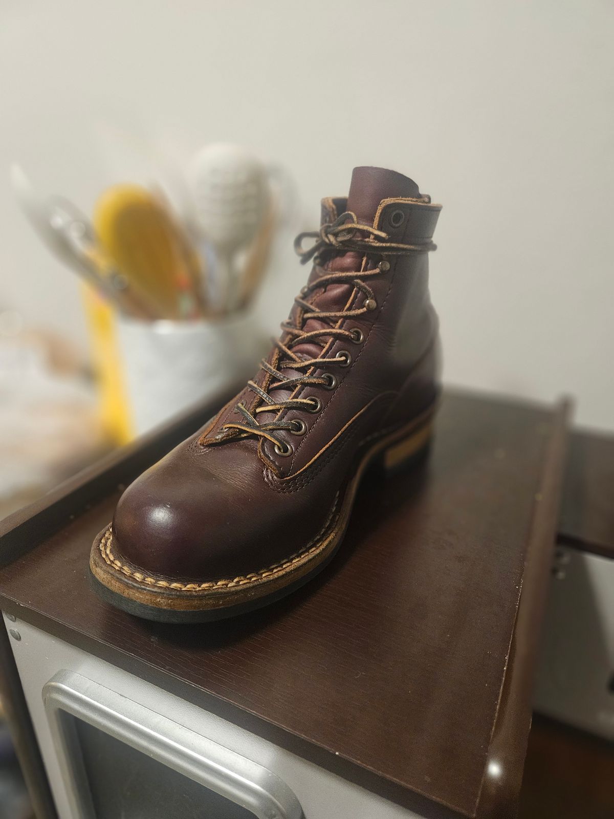 Photo by mr.himothy on February 5, 2024 of the White's 350 Cutter in Horween Burgundy Chromexcel.