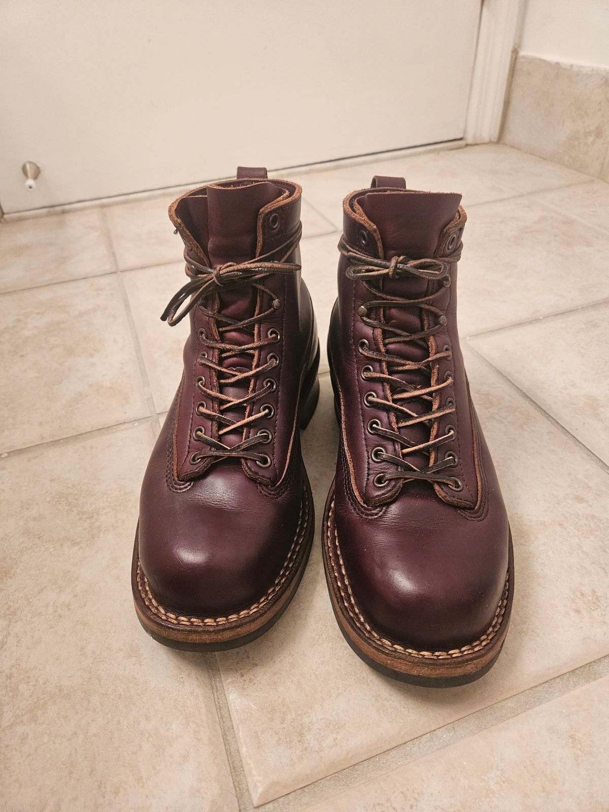 Photo by mr.himothy on March 6, 2024 of the White's 350 Cutter in Horween Burgundy Chromexcel.