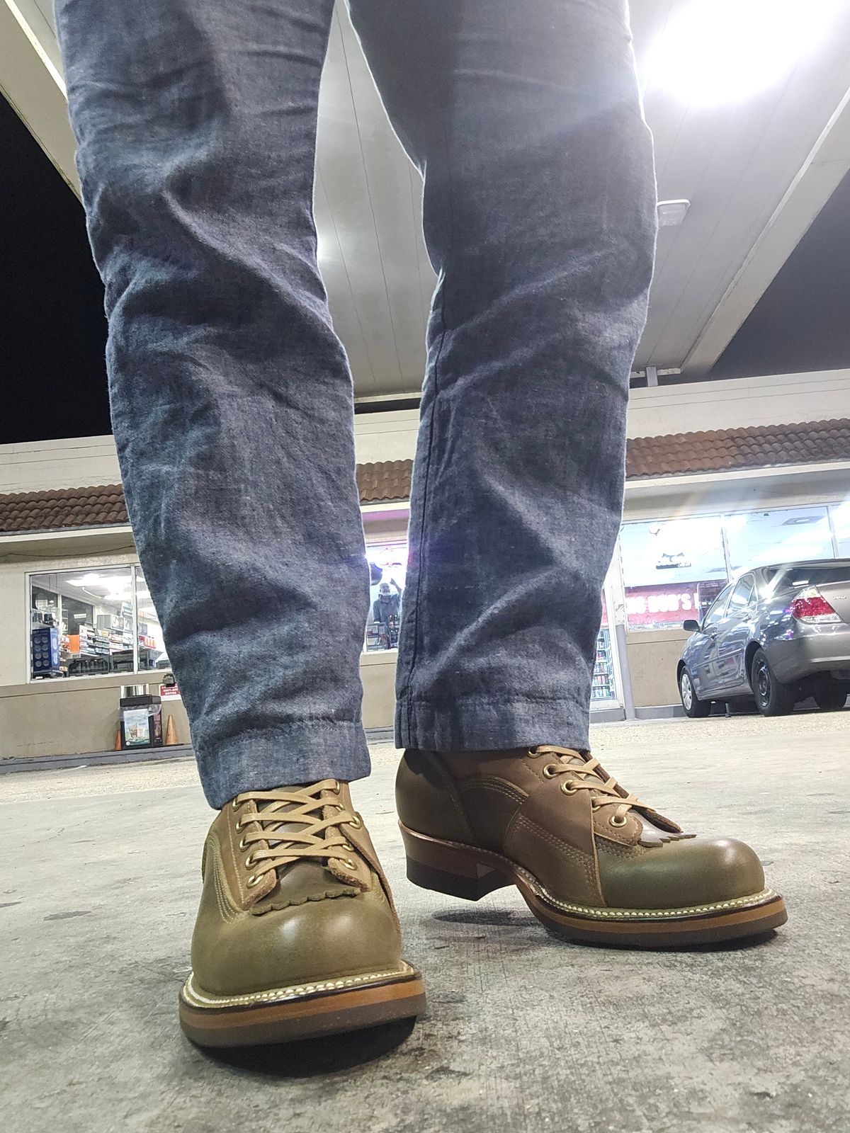 Photo by mr.himothy on April 30, 2024 of the Quan Shoemaker Logger in Olive Teacore Cowhide & Horween Natural Chromexcel.