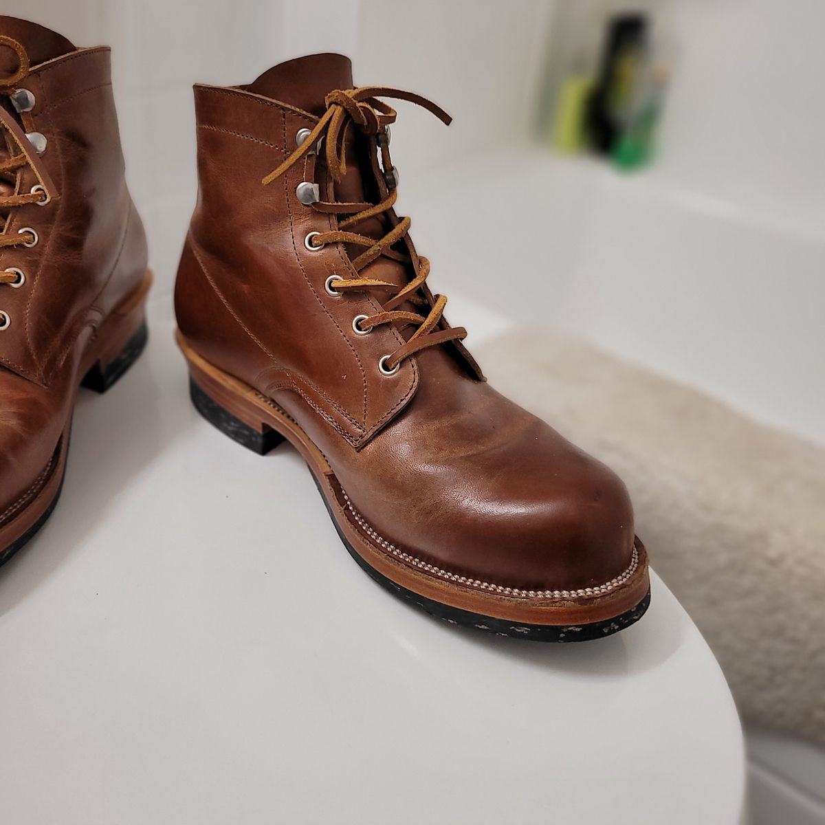 Photo by mr.himothy on November 3, 2023 of the Renav BS - 205 in Indonesian Red Brown Pull Up.