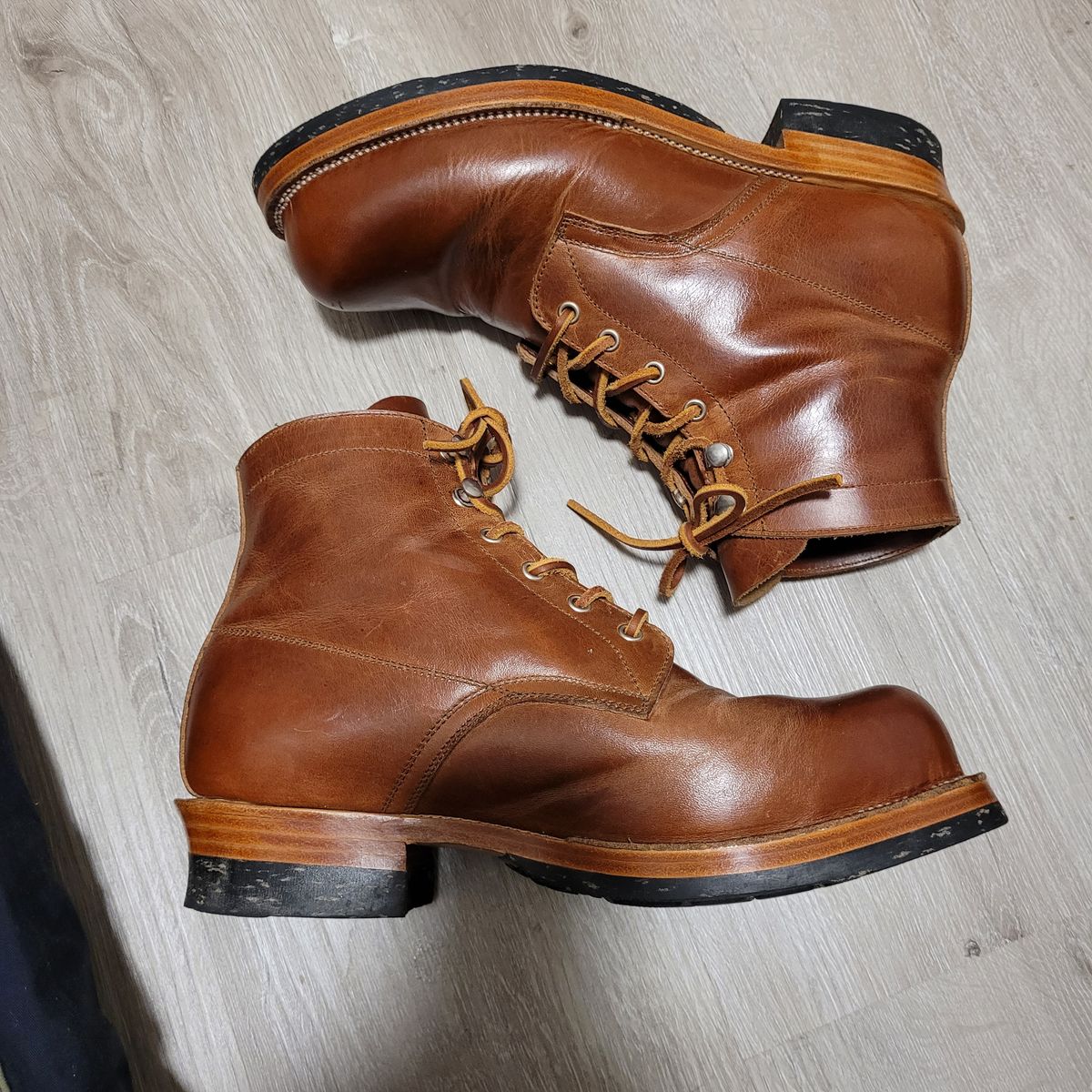 Photo by mr.himothy on November 3, 2023 of the Renav BS - 205 in Indonesian Red Brown Pull Up.