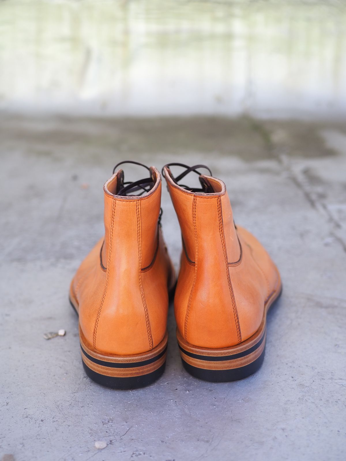 Photo by rolsay on November 8, 2022 of the Iron Boots x Østmo Type 1 in Maryam Natural Horsehide.