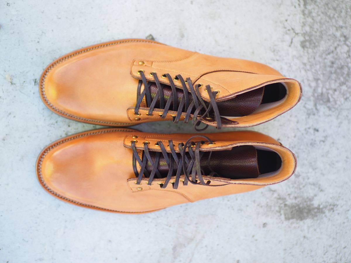 Photo by rolsay on November 8, 2022 of the Iron Boots x Østmo Type 1 in Maryam Natural Horsehide.