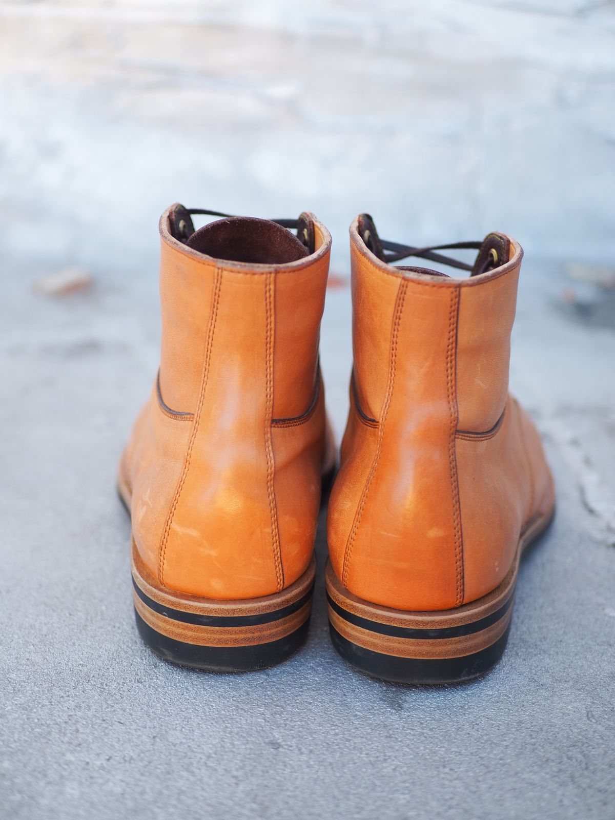 Photo by rolsay on December 5, 2022 of the Iron Boots x Østmo Type 1 in Maryam Natural Horsehide.