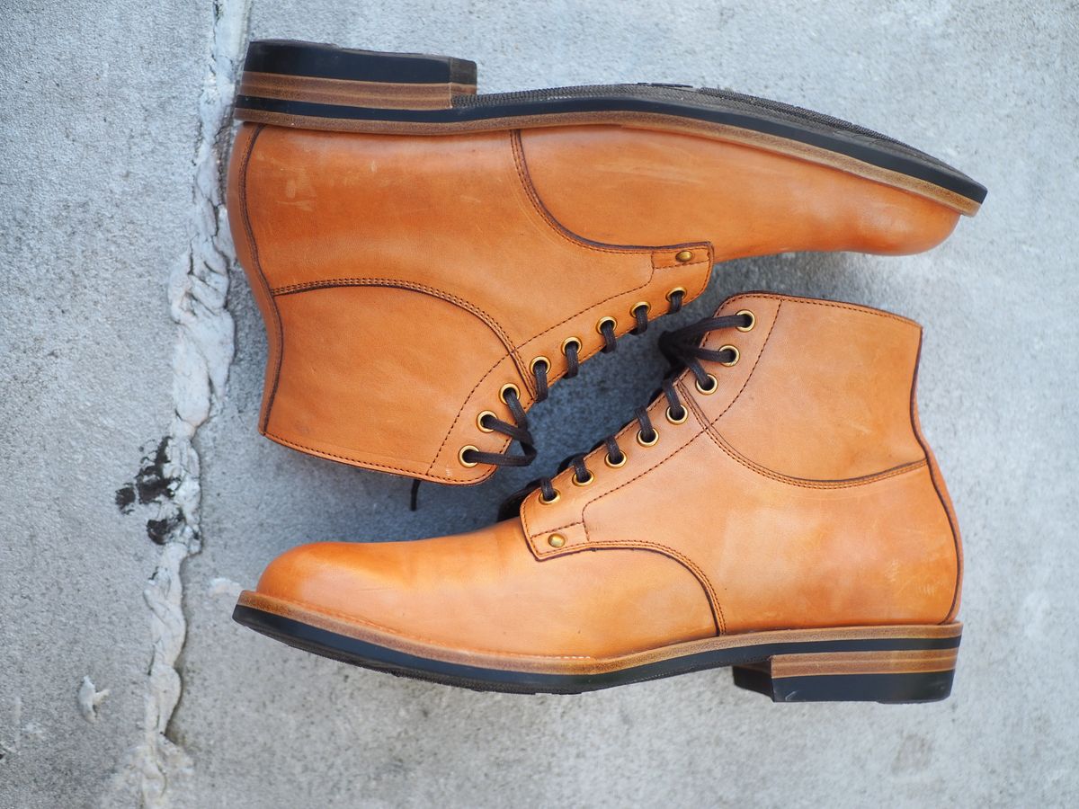 Photo by rolsay on December 5, 2022 of the Iron Boots x Østmo Type 1 in Maryam Natural Horsehide.