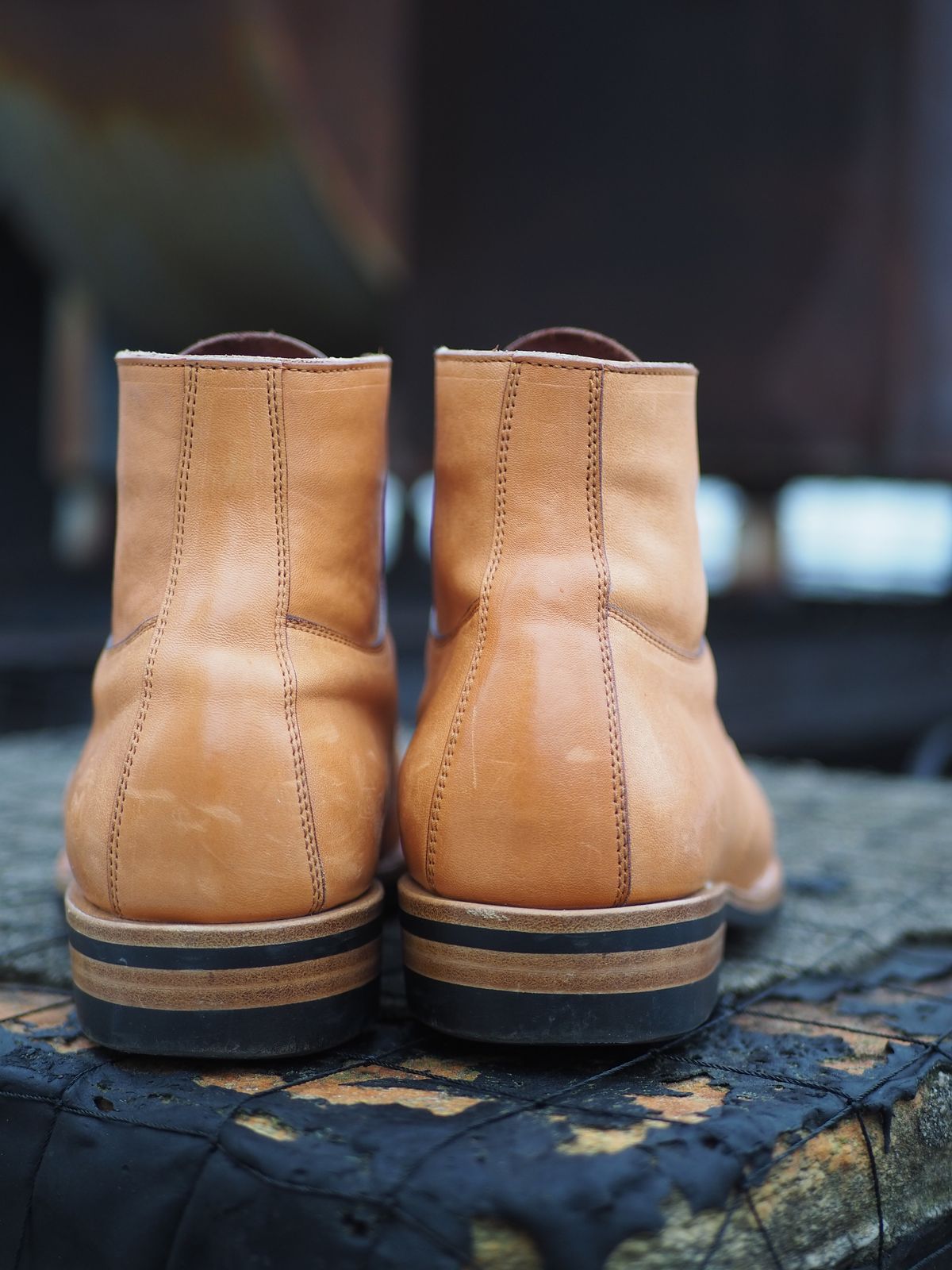 Photo by rolsay on January 3, 2023 of the Iron Boots x Østmo Type 1 in Maryam Natural Horsehide.
