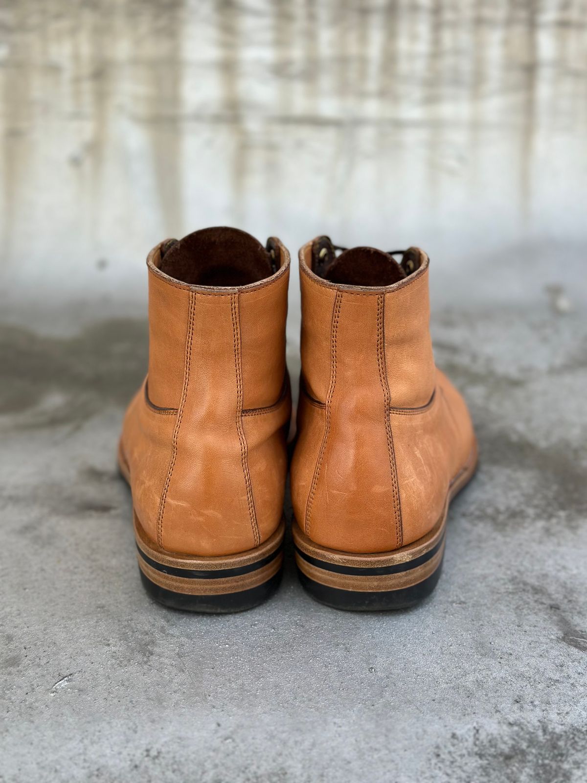 Photo by rolsay on February 5, 2023 of the Iron Boots x Østmo Type 1 in Maryam Natural Horsehide.