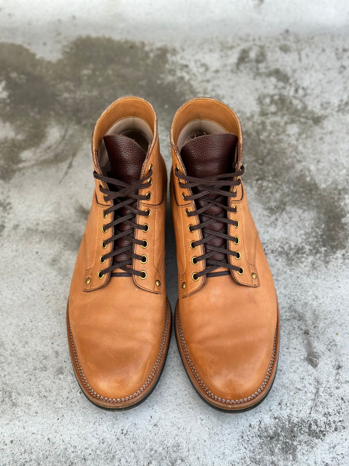 Photo by rolsay on February 5, 2023 of the Iron Boots x Østmo Type 1 in Maryam Natural Horsehide.