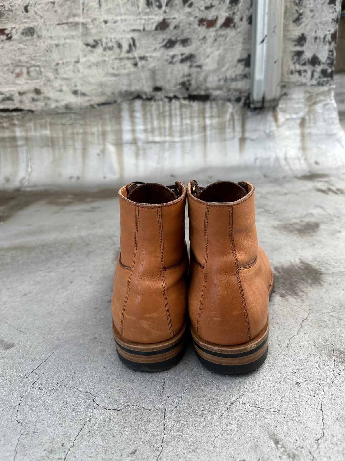 Photo by rolsay on March 5, 2023 of the Iron Boots x Østmo Type 1 in Maryam Natural Horsehide.
