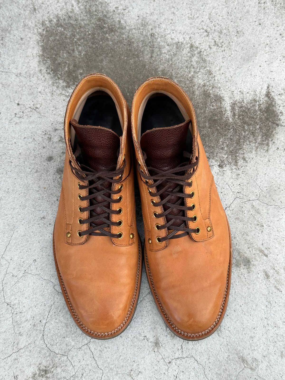 Photo by rolsay on March 5, 2023 of the Iron Boots x Østmo Type 1 in Maryam Natural Horsehide.