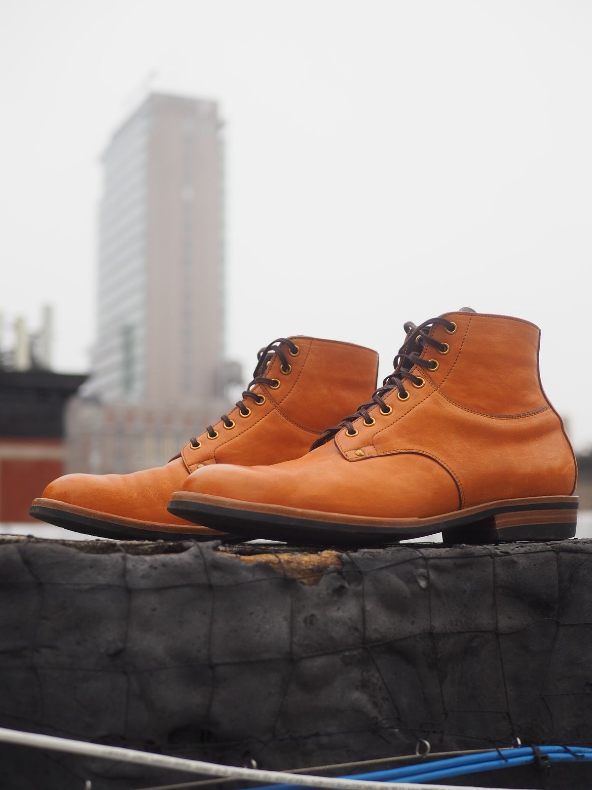 Photo by rolsay on April 5, 2023 of the Iron Boots x Østmo Type 1 in Maryam Natural Horsehide.
