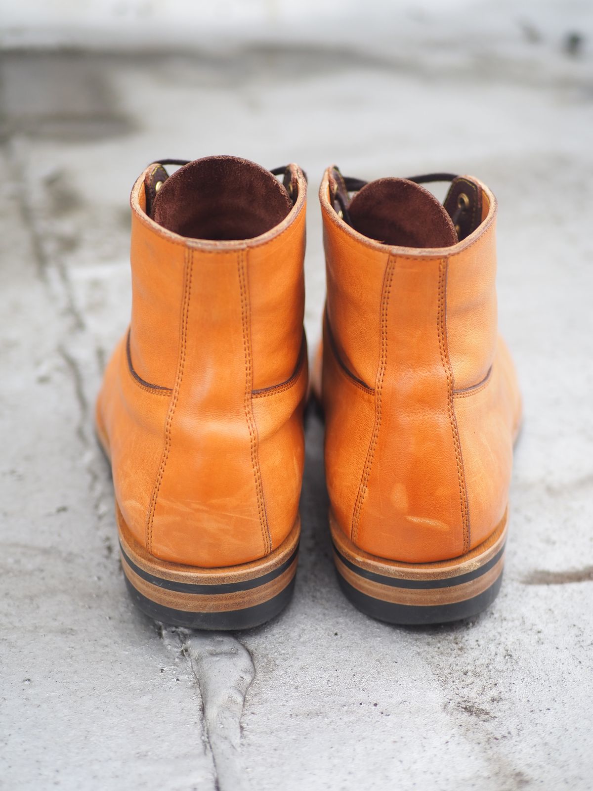 Photo by rolsay on April 5, 2023 of the Iron Boots x Østmo Type 1 in Maryam Natural Horsehide.