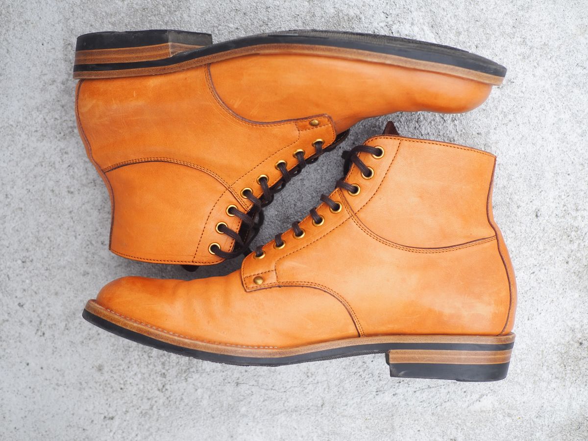 Photo by rolsay on April 5, 2023 of the Iron Boots x Østmo Type 1 in Maryam Natural Horsehide.