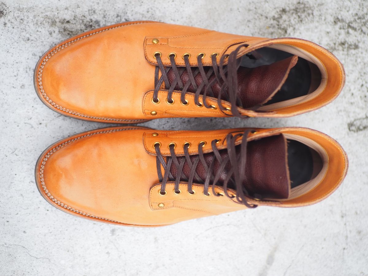 Photo by rolsay on April 5, 2023 of the Iron Boots x Østmo Type 1 in Maryam Natural Horsehide.