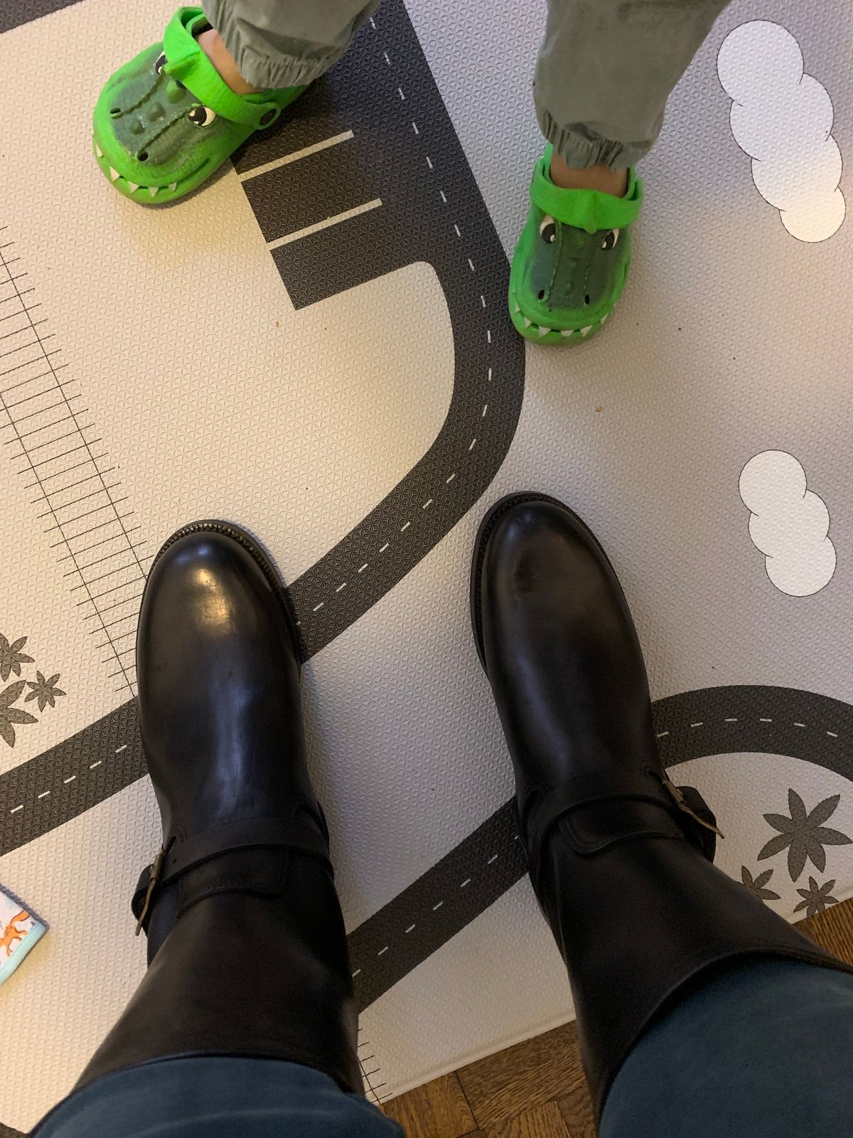 Photo by rolsay on October 1, 2022 of the Motor Engineer Boots in Black Hand-Dyed Italian Horsebutt.
