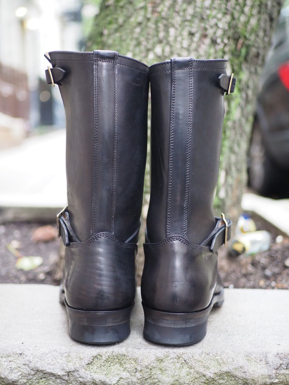 Photo by rolsay on October 1, 2022 of the Motor Engineer Boots in Black Hand-Dyed Italian Horsebutt.