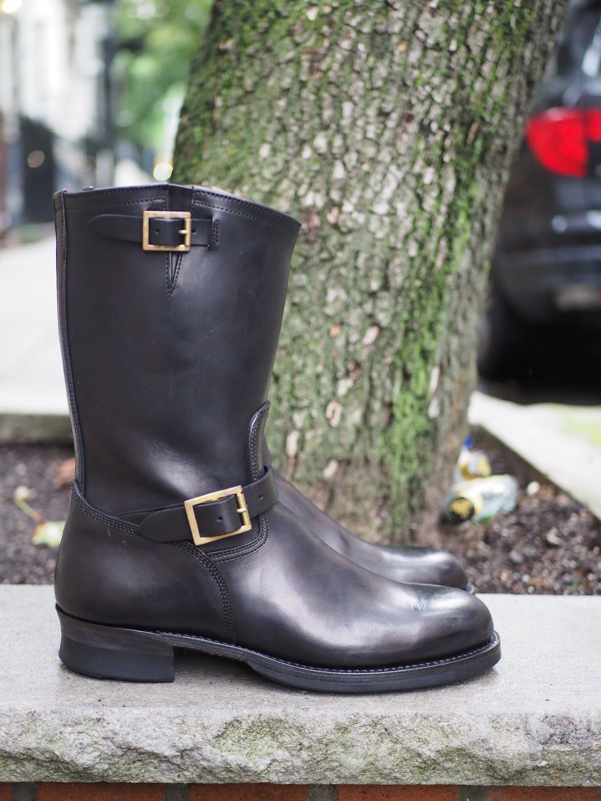 Photo by rolsay on October 1, 2022 of the Motor Engineer Boots in Black Hand-Dyed Italian Horsebutt.