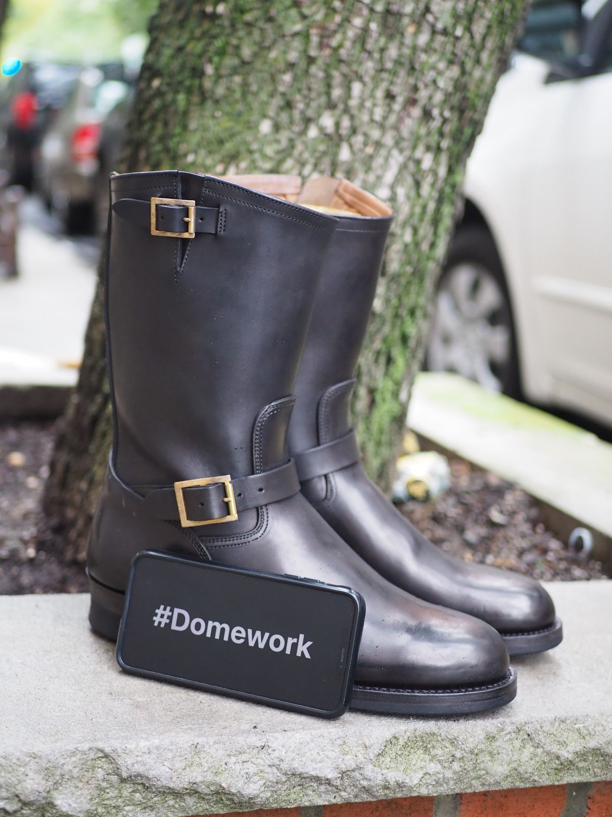 Photo by rolsay on October 1, 2022 of the Motor Engineer Boots in Black Hand-Dyed Italian Horsebutt.