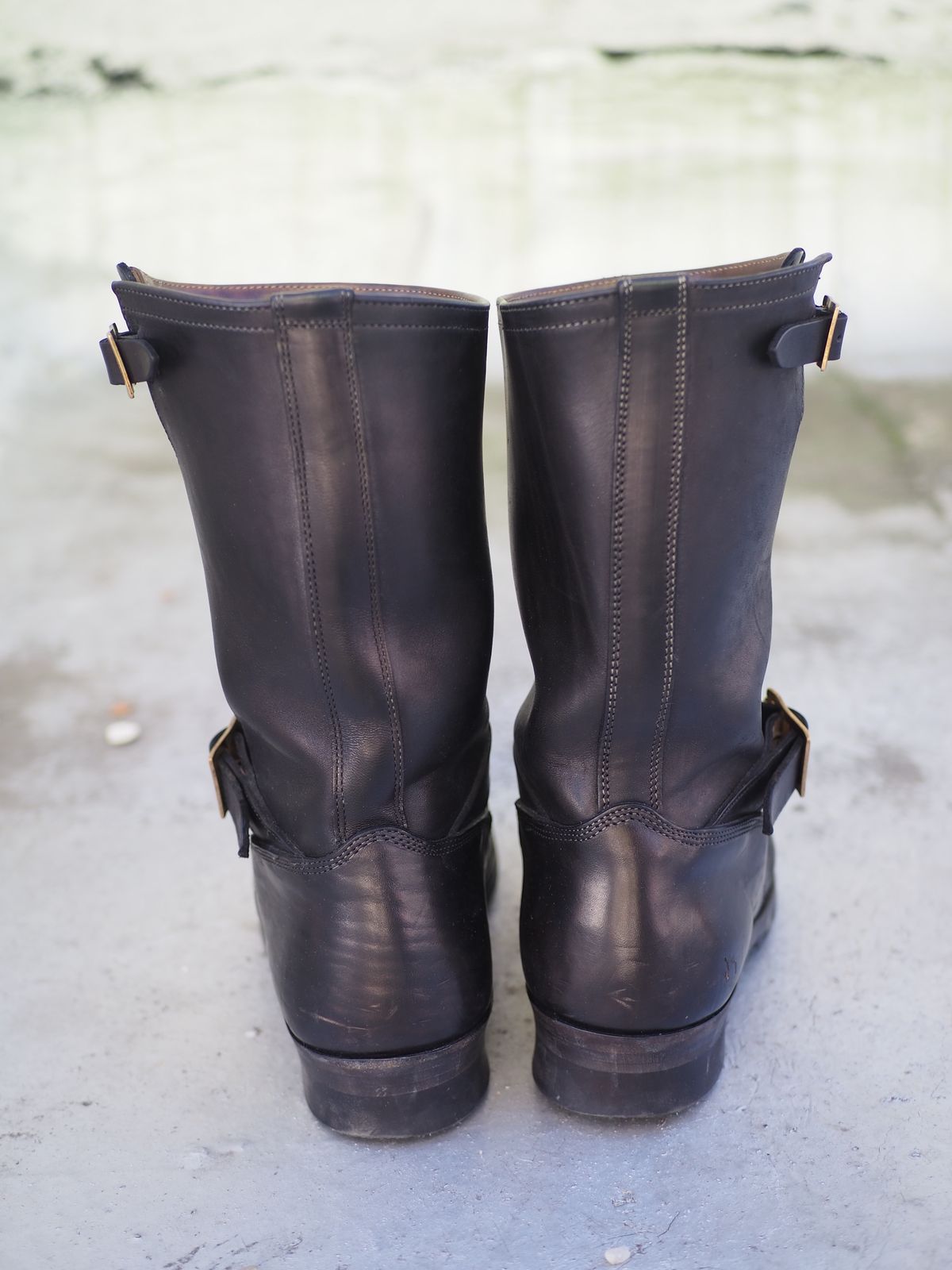 Photo by rolsay on November 4, 2022 of the Motor Engineer Boots in Black Hand-Dyed Italian Horsebutt.