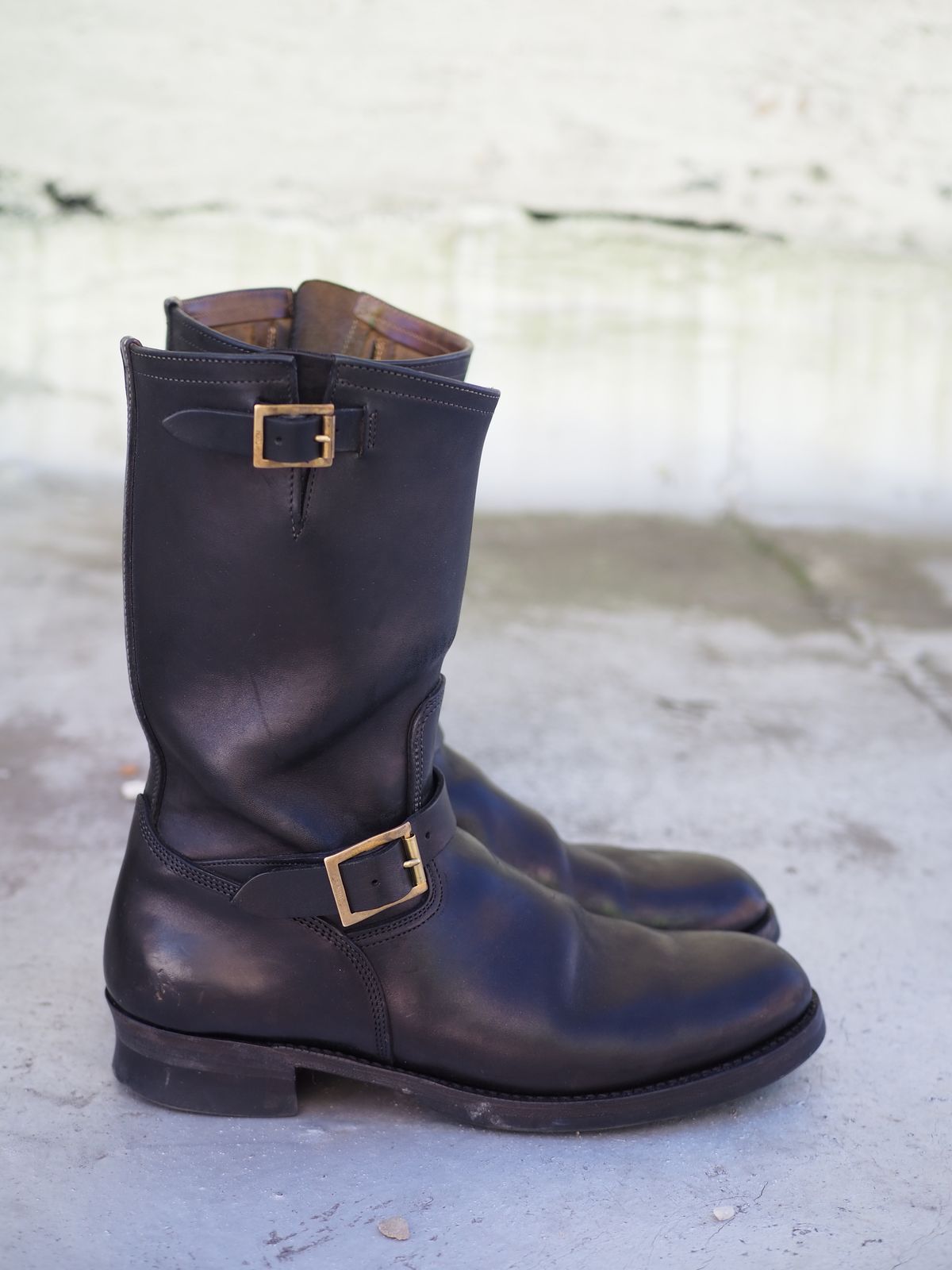Photo by rolsay on November 4, 2022 of the Motor Engineer Boots in Black Hand-Dyed Italian Horsebutt.