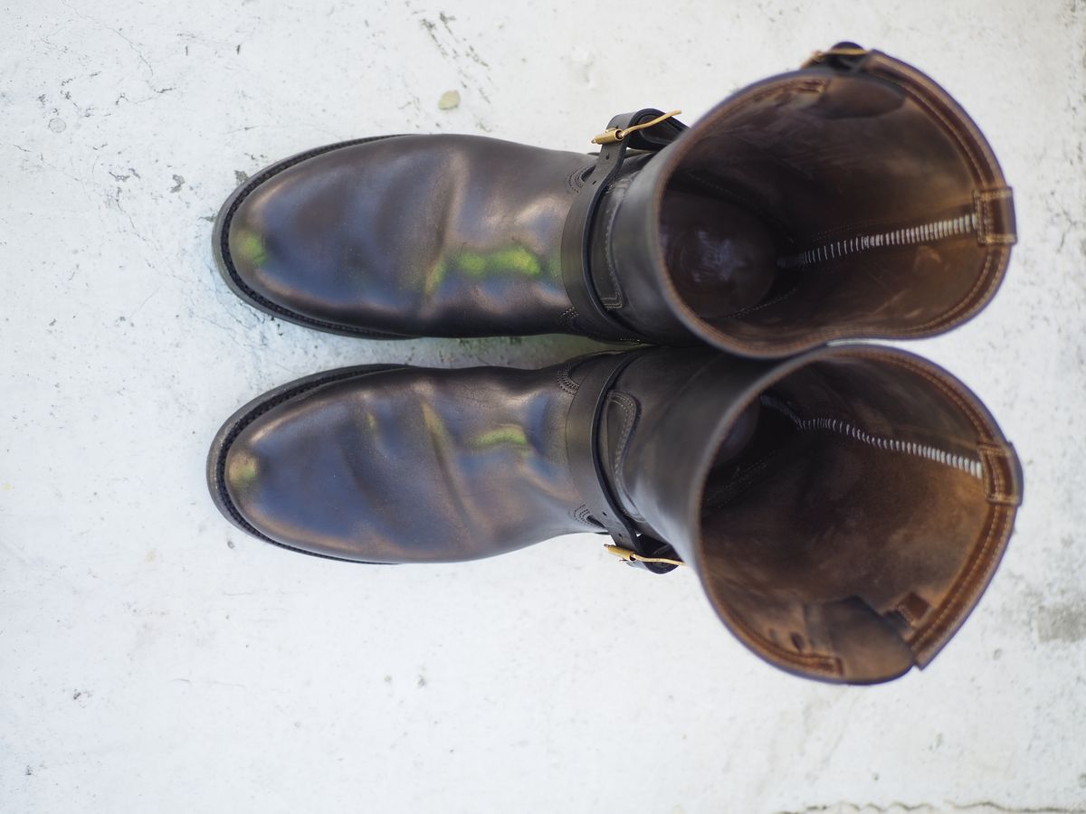Photo by rolsay on November 4, 2022 of the Motor Engineer Boots in Black Hand-Dyed Italian Horsebutt.