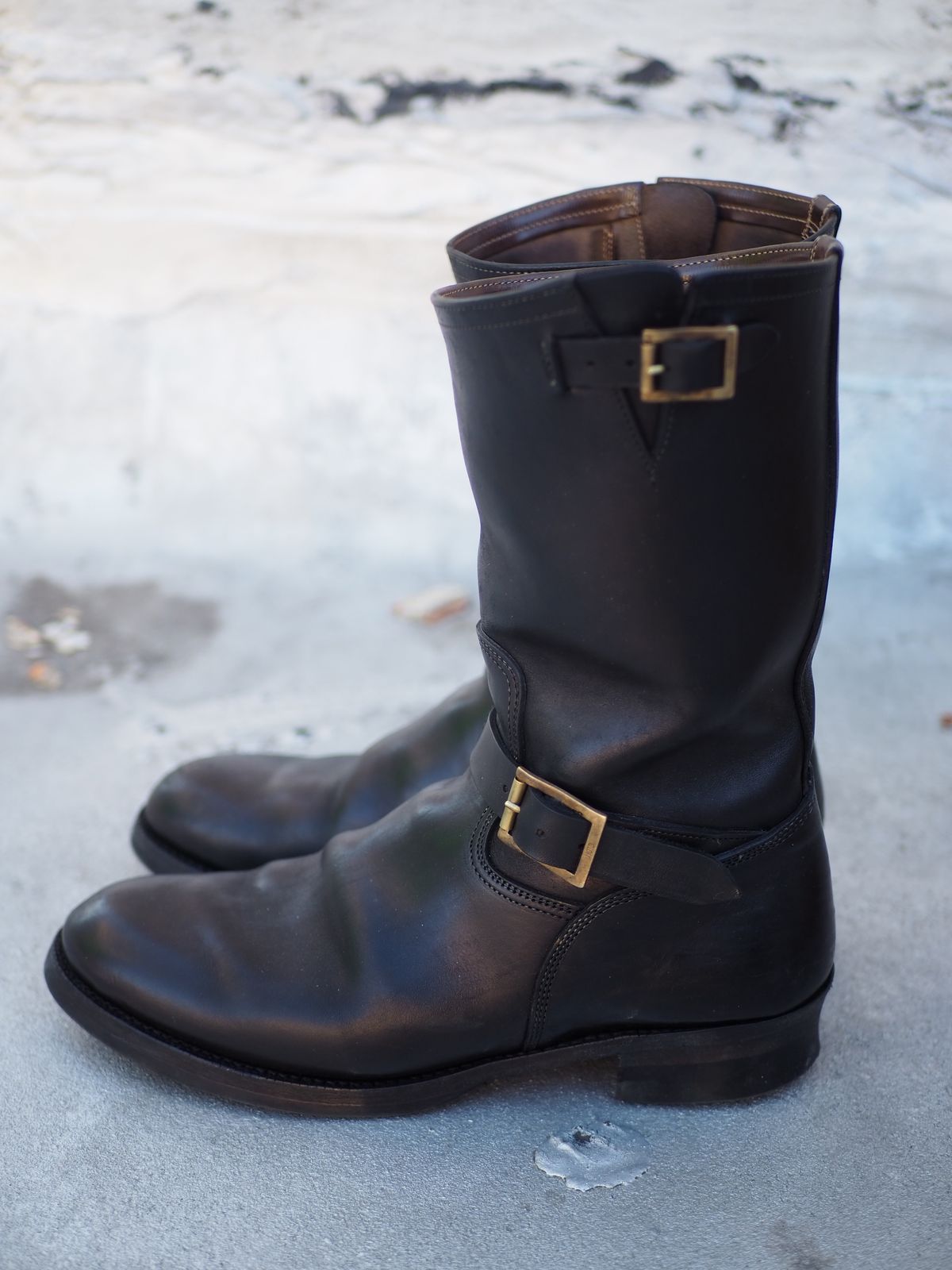 Photo by rolsay on December 5, 2022 of the Motor Engineer Boots in Black Hand-Dyed Italian Horsebutt.