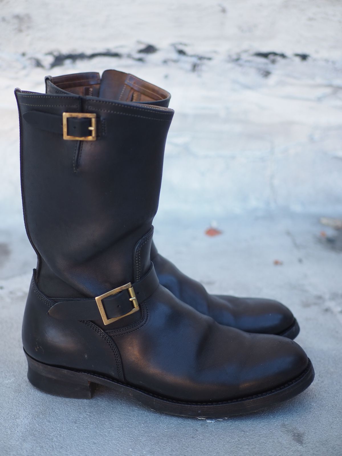 Photo by rolsay on December 5, 2022 of the Motor Engineer Boots in Black Hand-Dyed Italian Horsebutt.