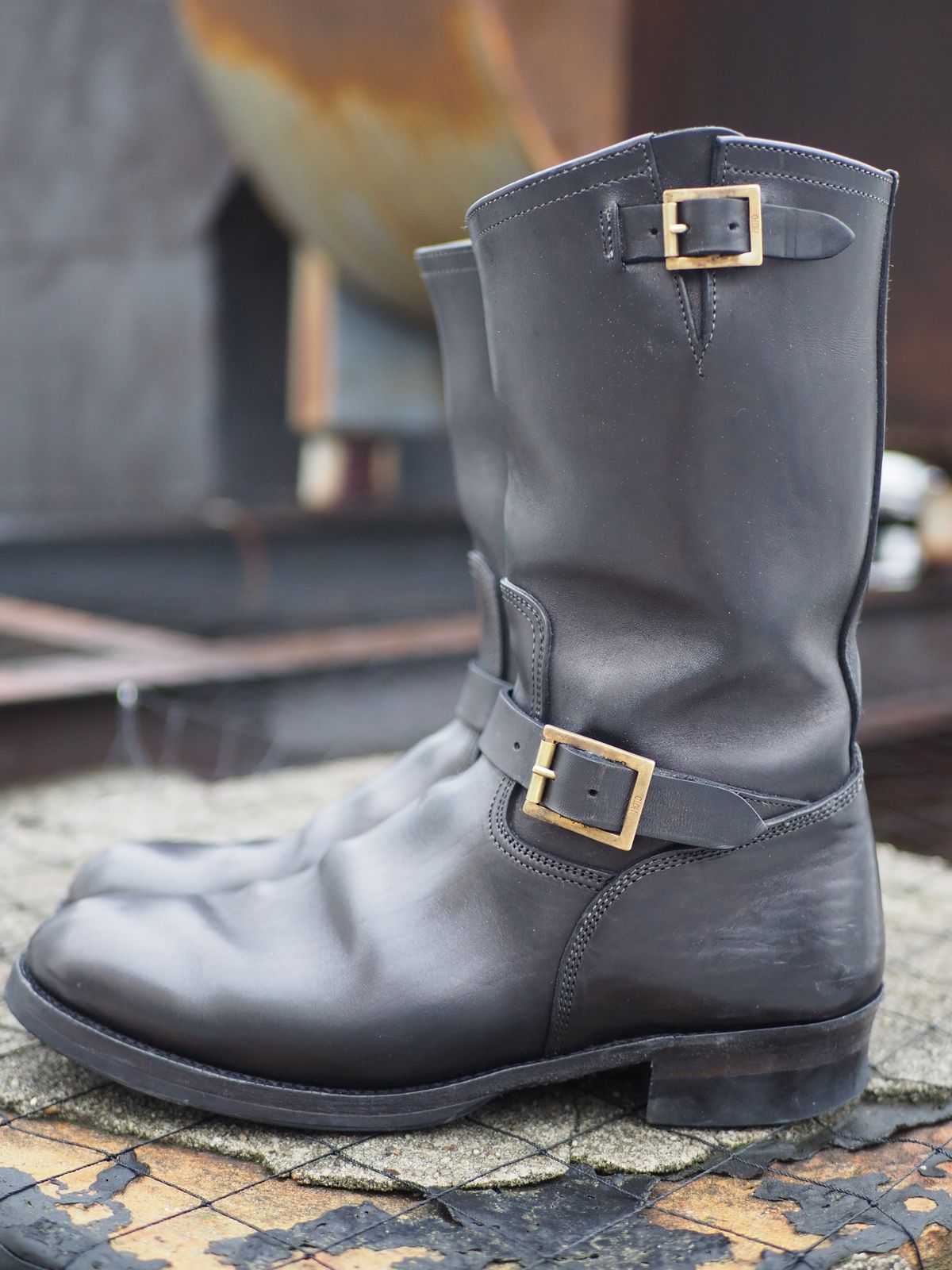 Photo by rolsay on January 3, 2023 of the Motor Engineer Boots in Black Hand-Dyed Italian Horsebutt.