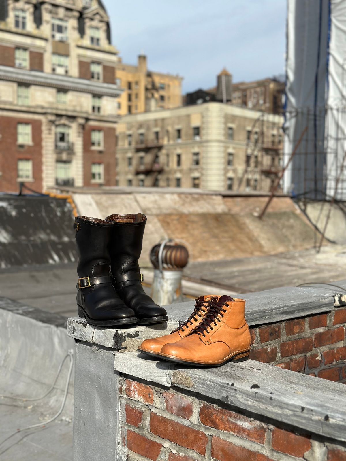 Photo by rolsay on February 5, 2023 of the Motor Engineer Boots in Black Hand-Dyed Italian Horsebutt.