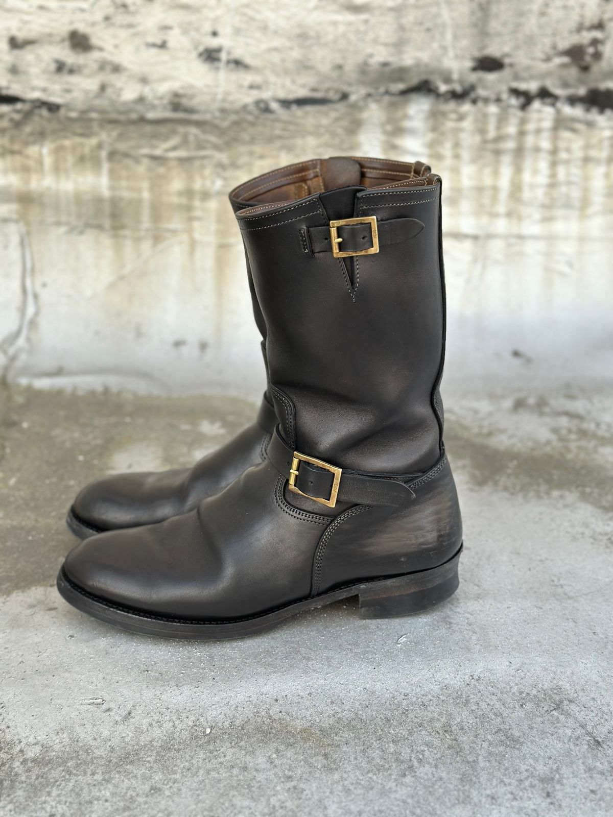 Photo by rolsay on February 5, 2023 of the Motor Engineer Boots in Black Hand-Dyed Italian Horsebutt.