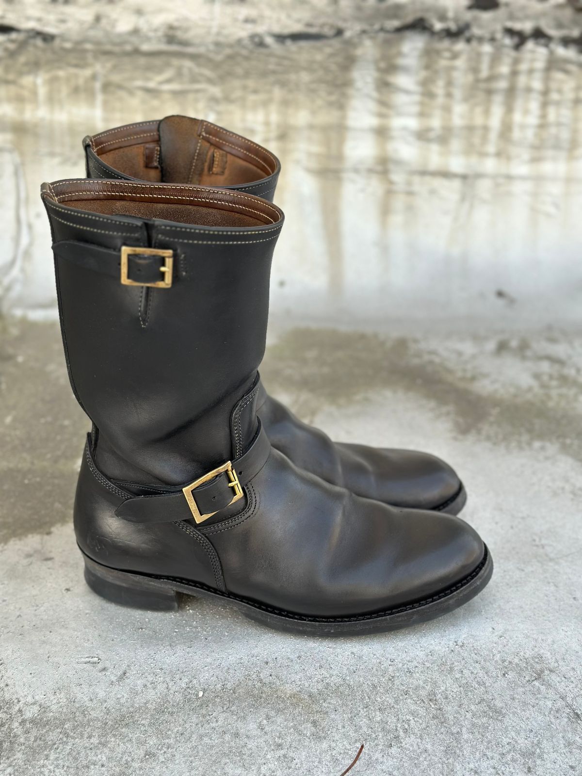 Photo by rolsay on February 5, 2023 of the Motor Engineer Boots in Black Hand-Dyed Italian Horsebutt.