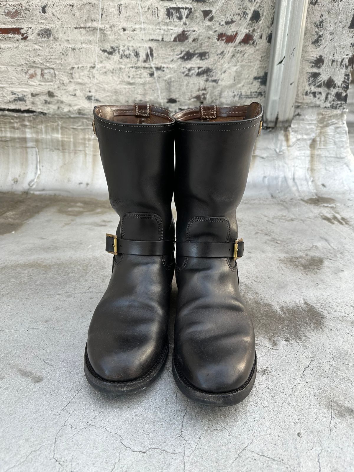 Photo by rolsay on March 5, 2023 of the Motor Engineer Boots in Black Hand-Dyed Italian Horsebutt.