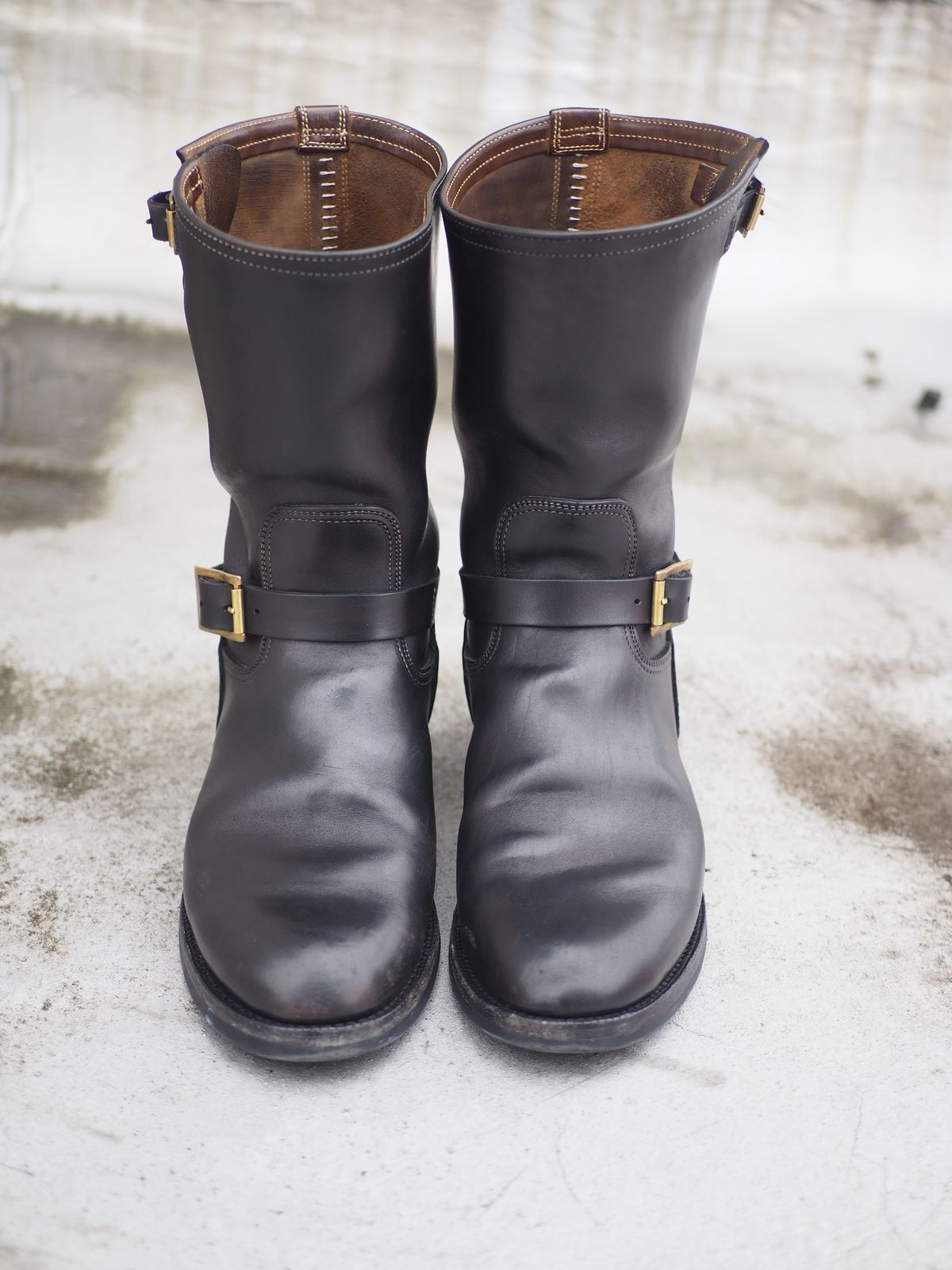Photo by rolsay on April 5, 2023 of the Motor Engineer Boots in Black Hand-Dyed Italian Horsebutt.