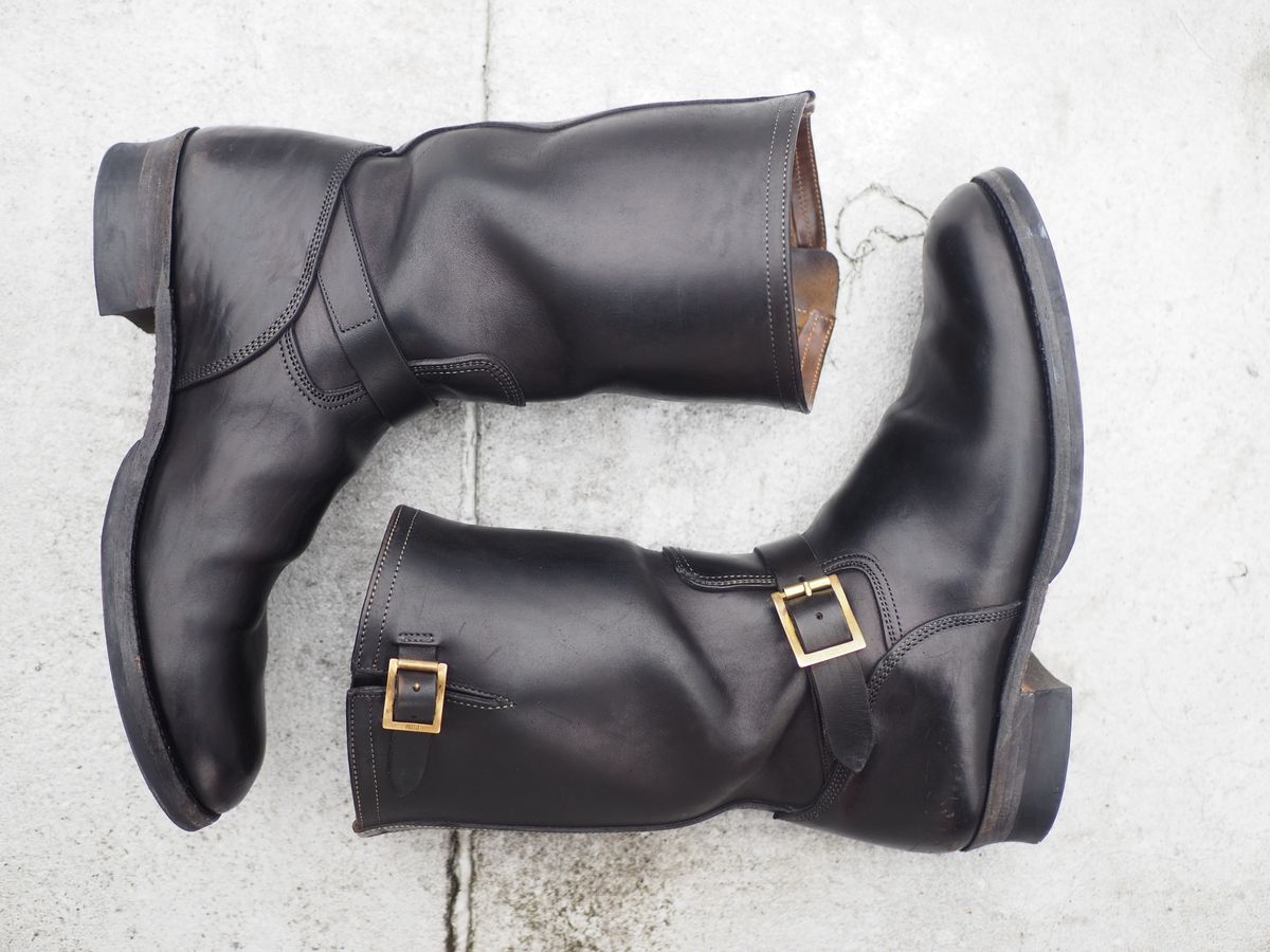 Photo by rolsay on April 5, 2023 of the Motor Engineer Boots in Black Hand-Dyed Italian Horsebutt.