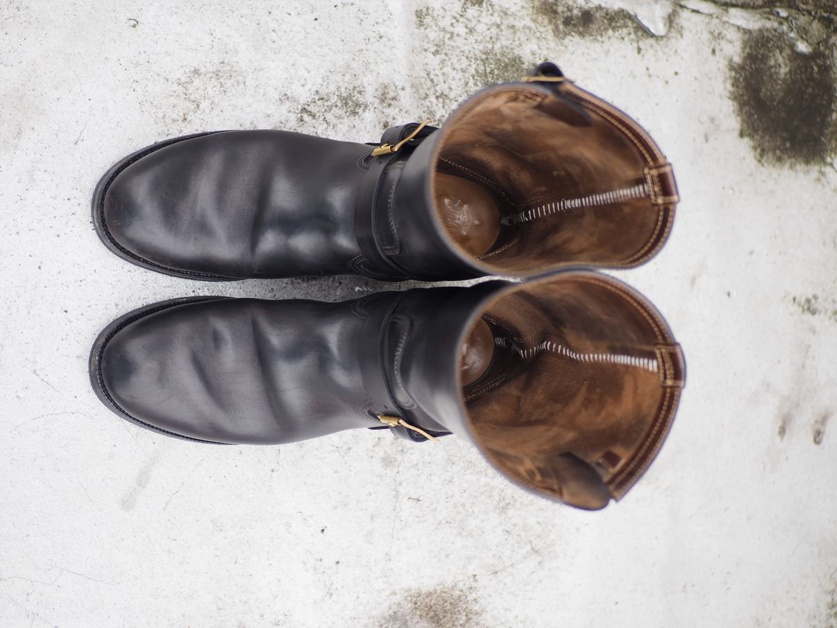 Photo by rolsay on April 5, 2023 of the Motor Engineer Boots in Black Hand-Dyed Italian Horsebutt.