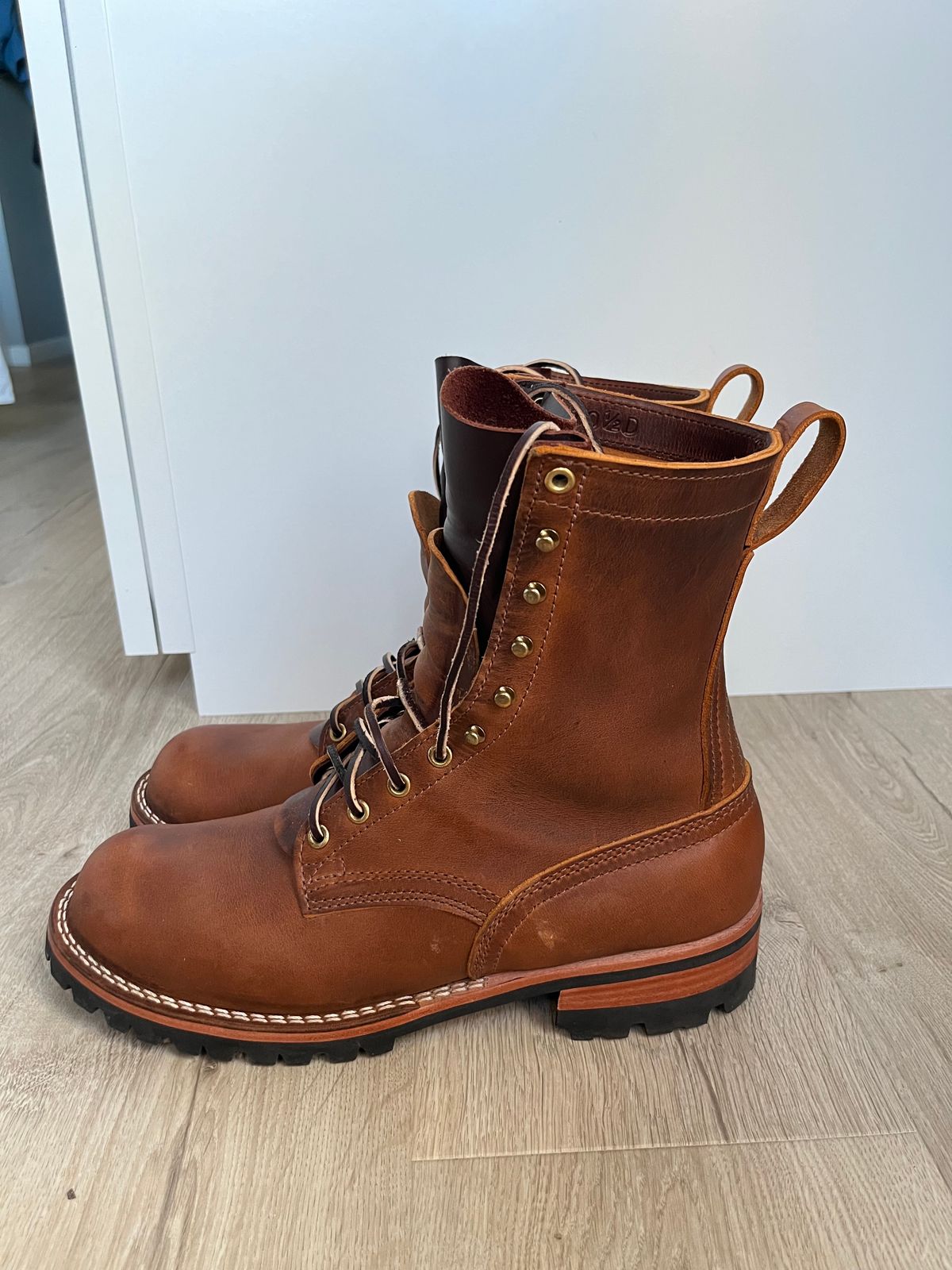 Photo by Qltyboots on November 1, 2024 of the Nicks Overlander in Horween Orange Predator.