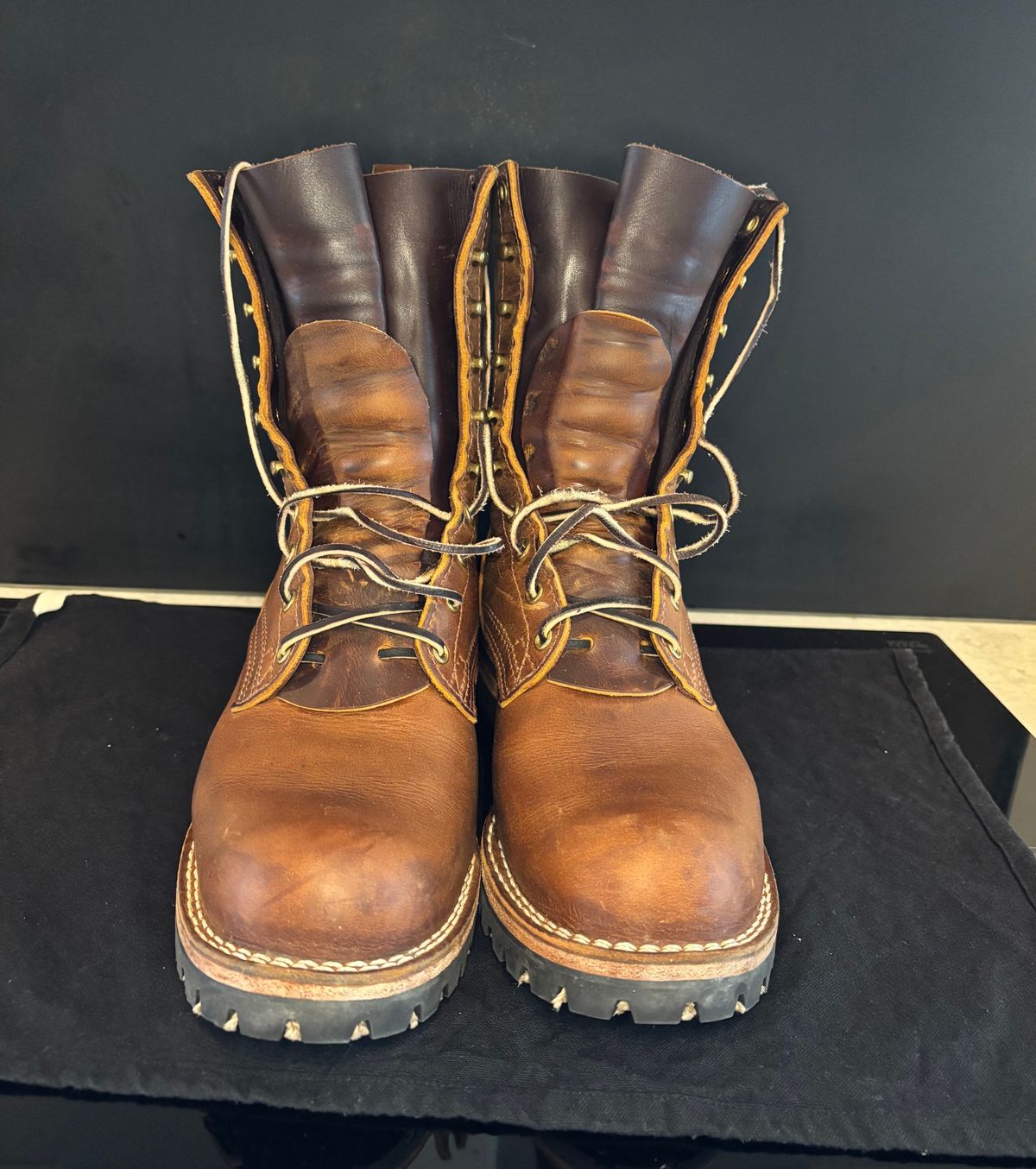 Photo by Qltyboots on January 28, 2025 of the Nicks Overlander in Horween Orange Predator.