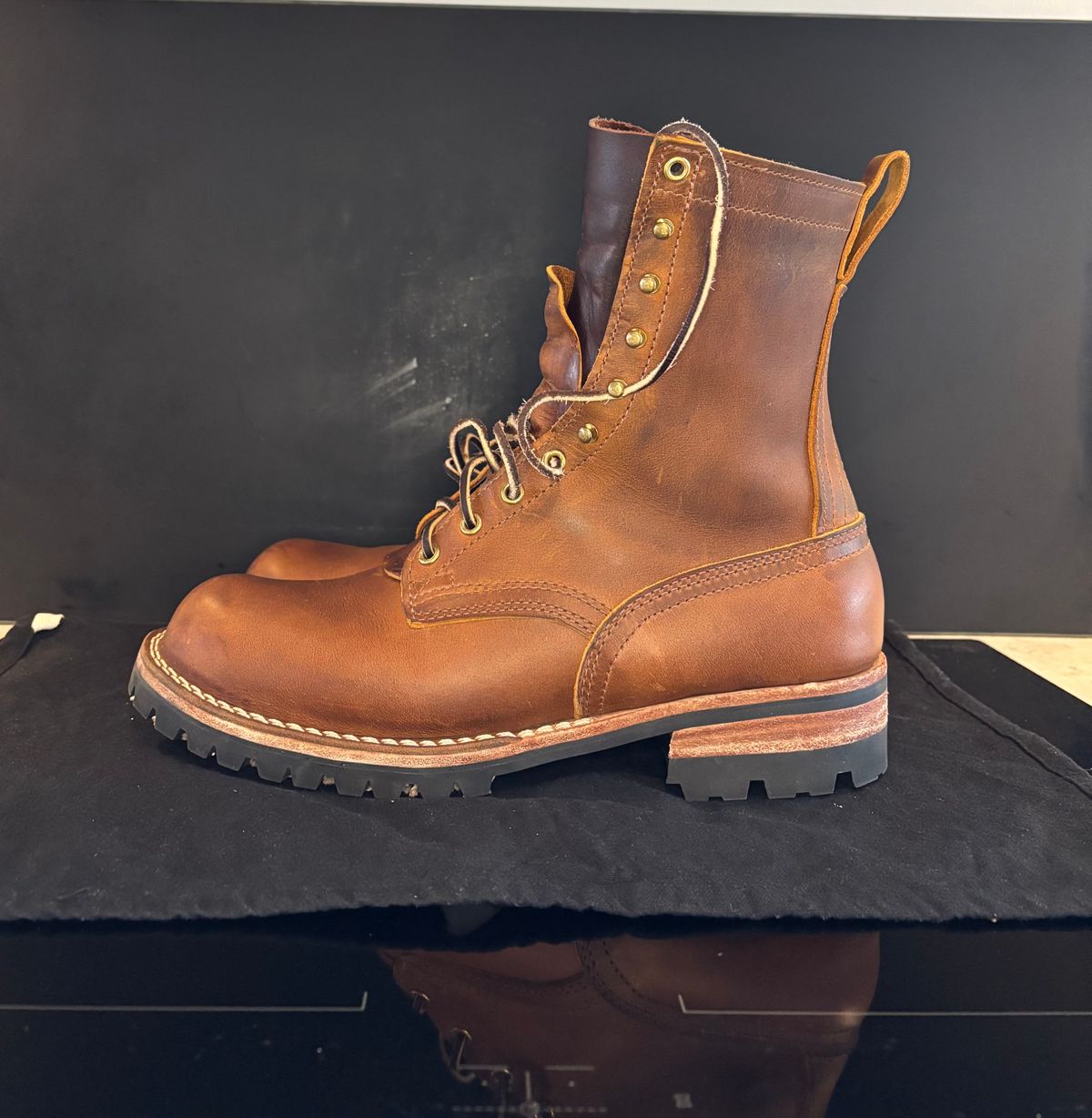 Photo by Qltyboots on January 28, 2025 of the Nicks Overlander in Horween Orange Predator.