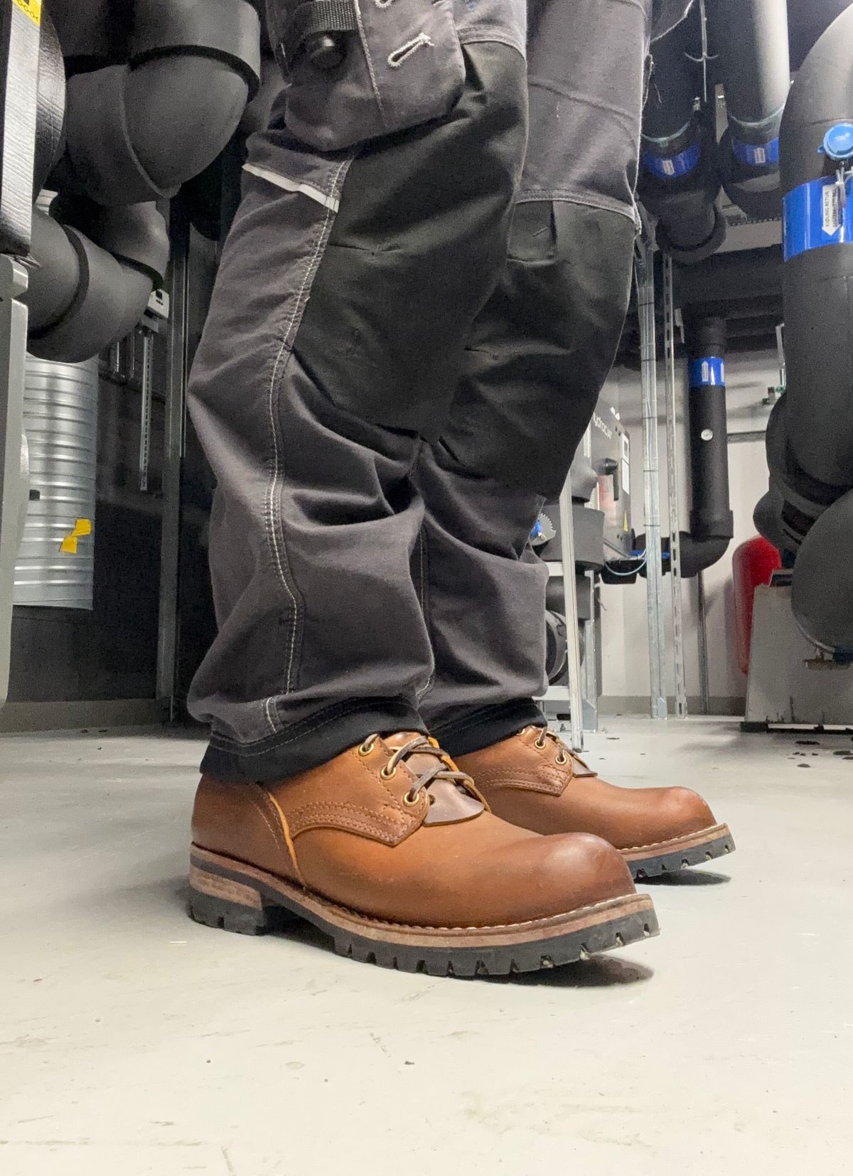 Photo by Qltyboots on February 26, 2025 of the Nicks Overlander in Horween Orange Predator.
