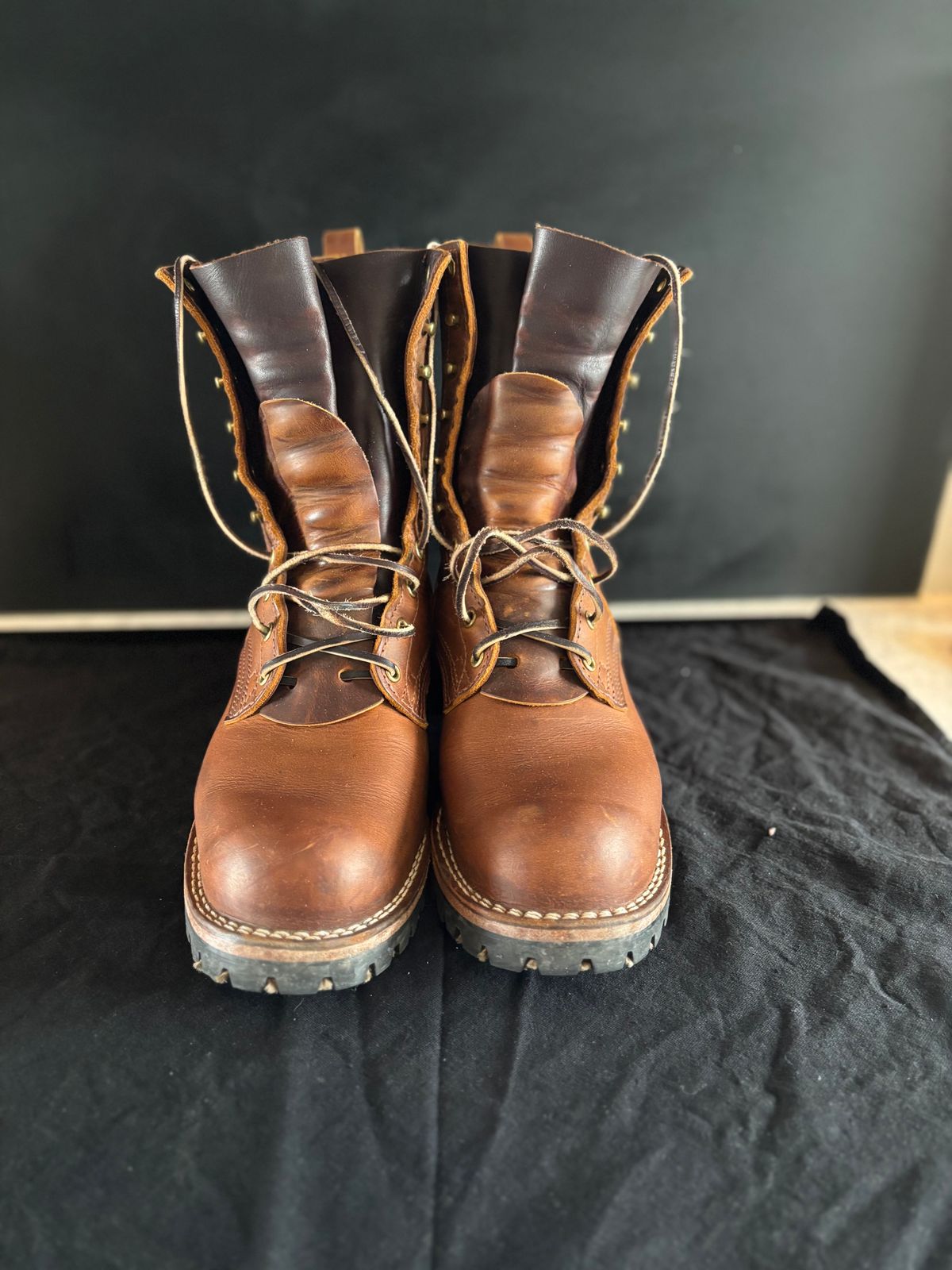 Photo by Qltyboots on March 1, 2025 of the Nicks Overlander in Horween Orange Predator.
