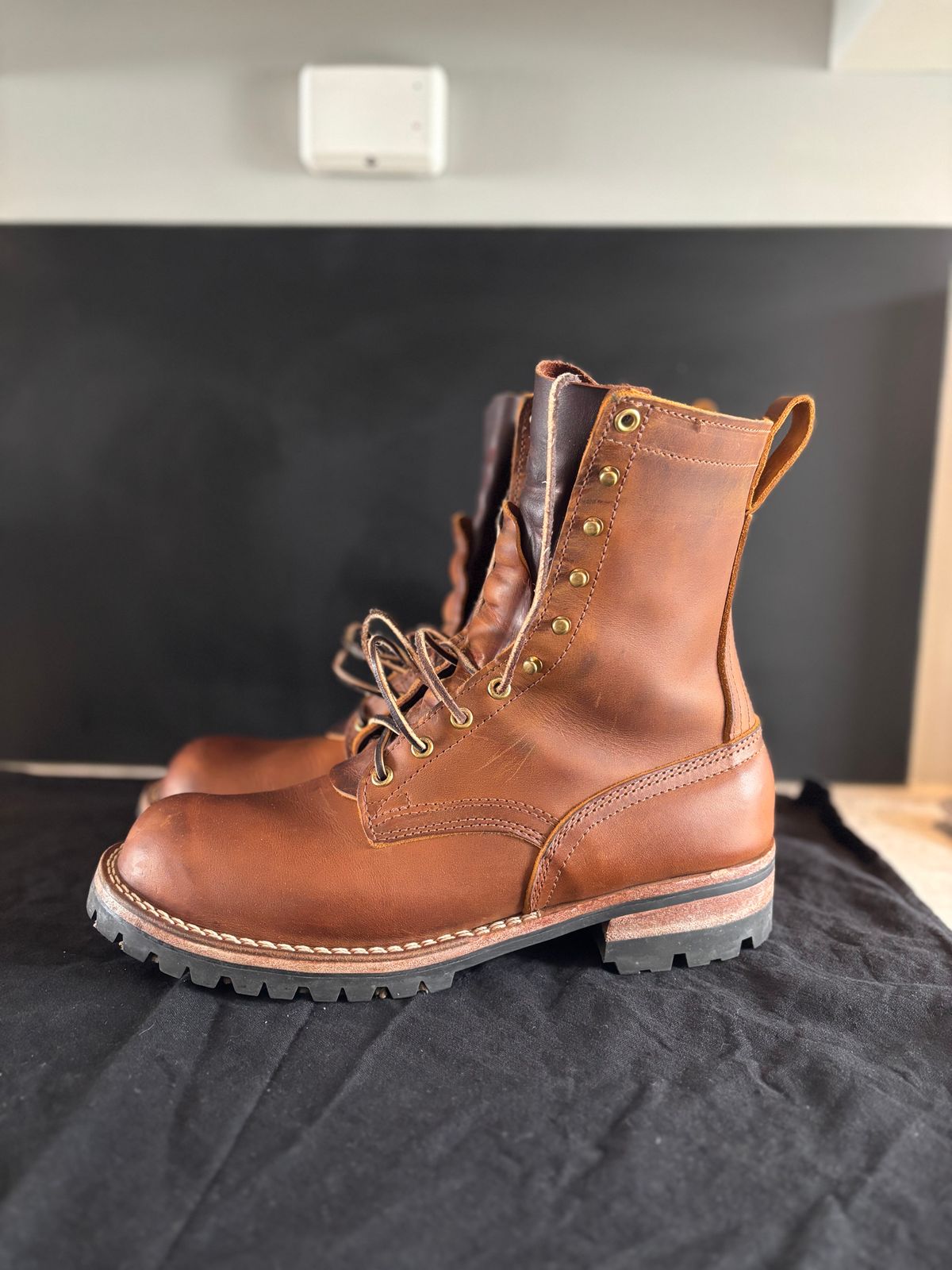 Photo by Qltyboots on March 1, 2025 of the Nicks Overlander in Horween Orange Predator.
