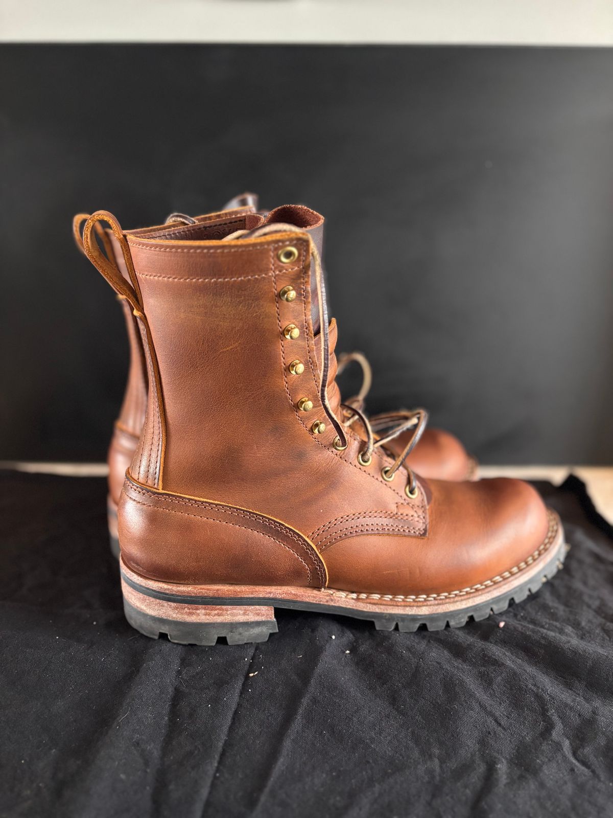 Photo by Qltyboots on March 1, 2025 of the Nicks Overlander in Horween Orange Predator.