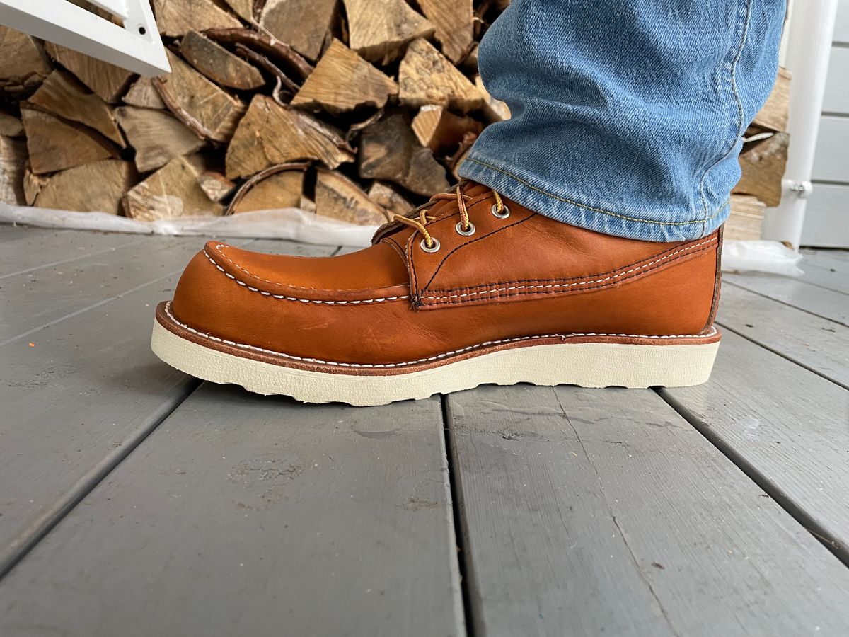 Photo by Qltyboots on November 1, 2022 of the Red Wing 8-Inch Classic Moc in S.B. Foot Oro Legacy.